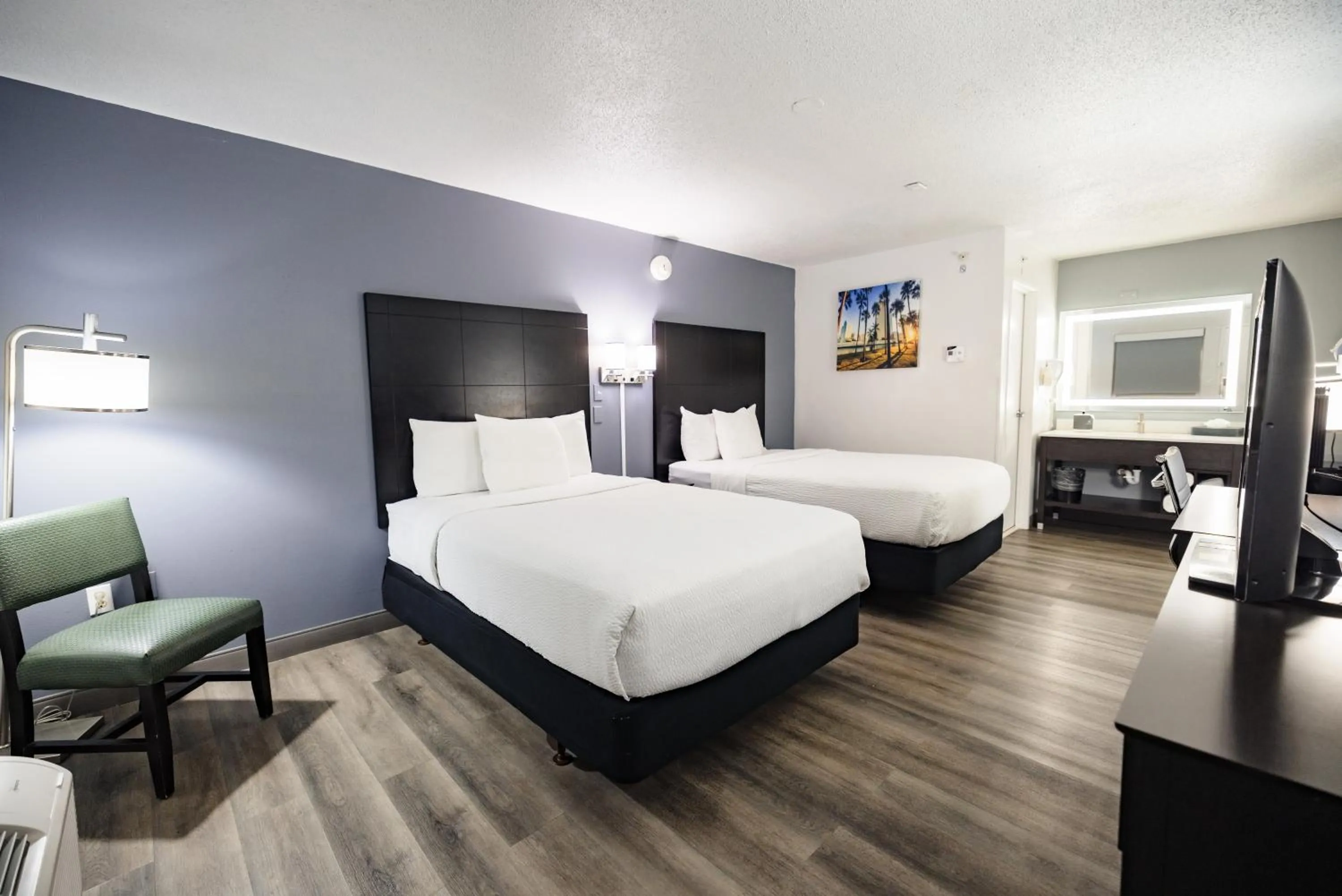 Bedroom, Bed in La Quinta Inn by Wyndham Tampa Near Busch Gardens