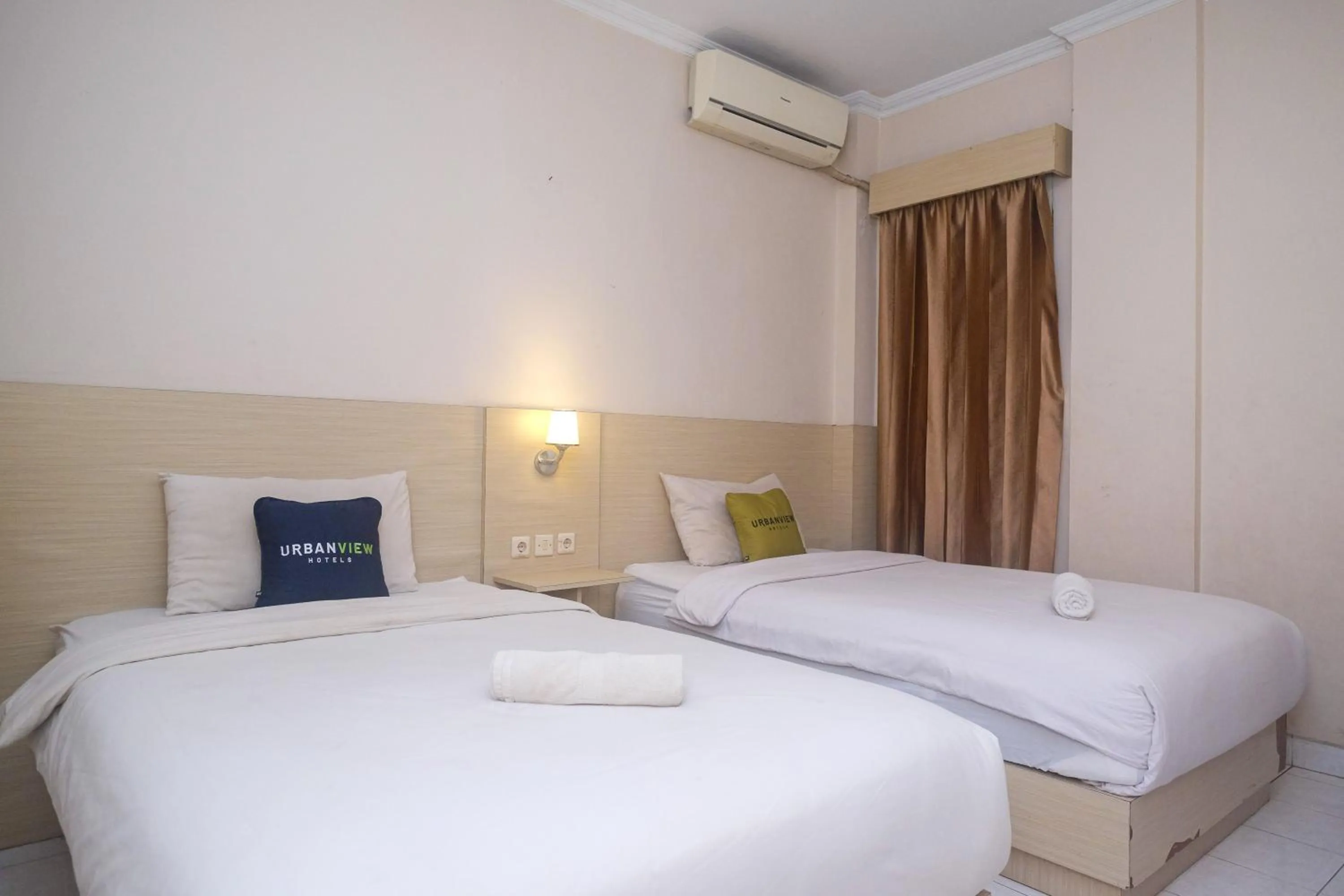 Bedroom, Bed in Urbanview Hotel Pondok Anggun Yogyakarta by RedDoorz