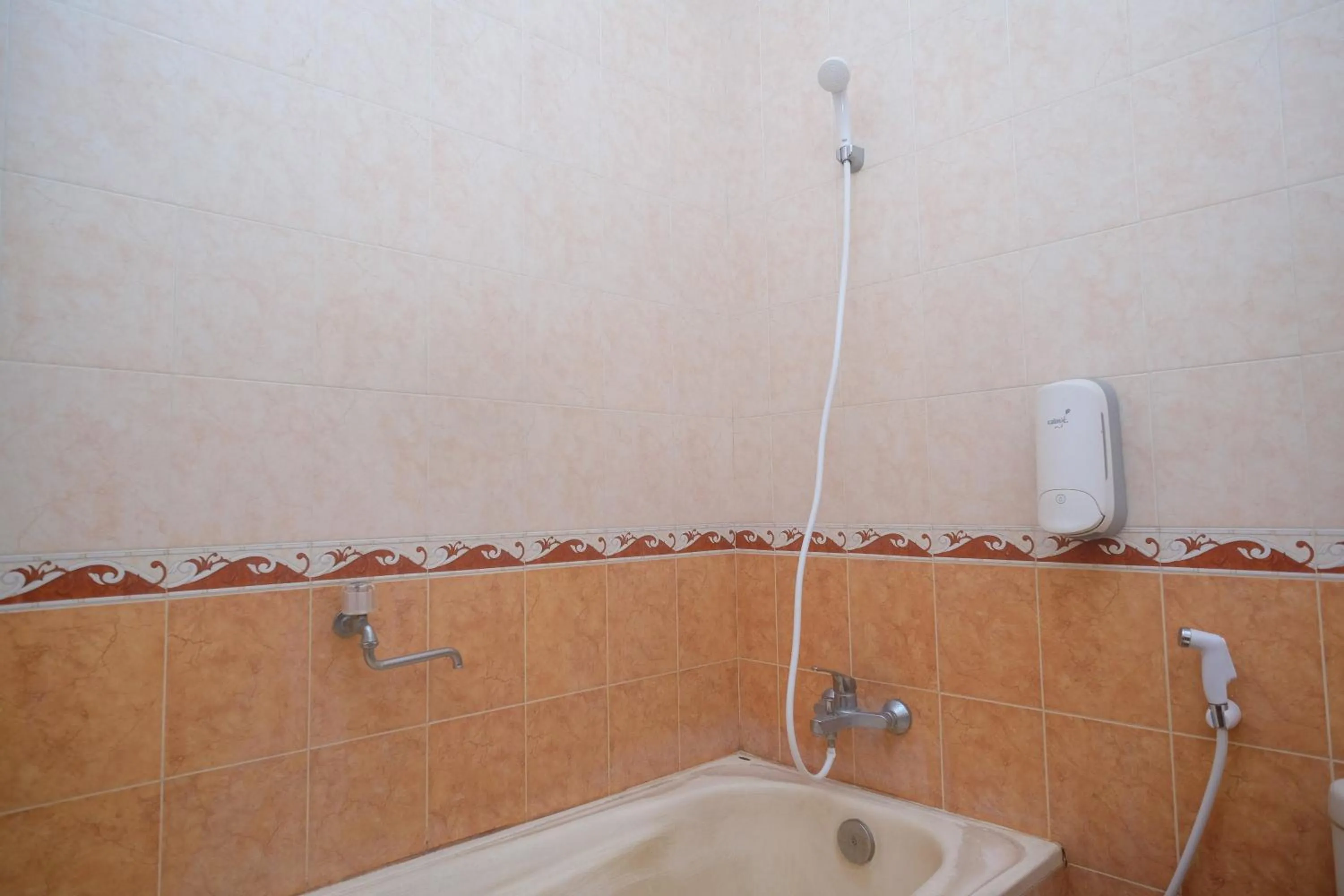 Bathroom in Urbanview Hotel Pondok Anggun Yogyakarta by RedDoorz