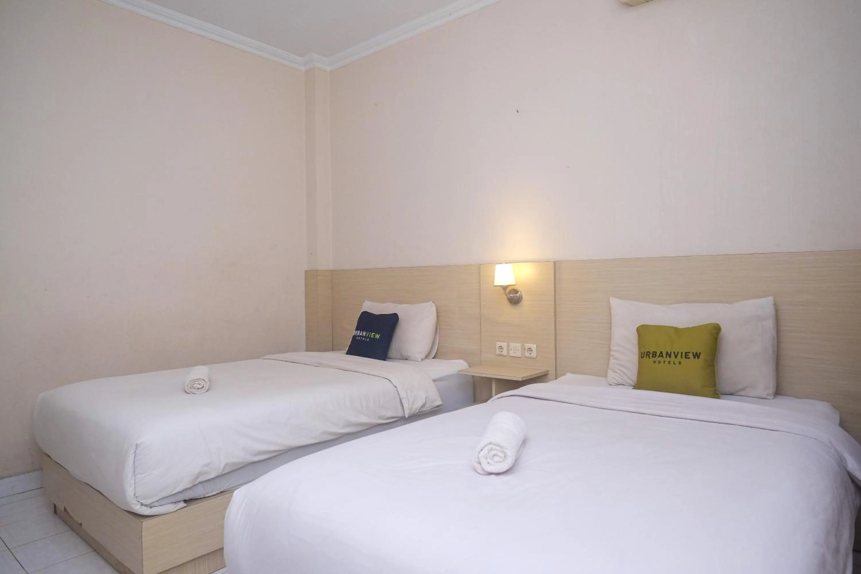 Bedroom, Bed in Urbanview Hotel Pondok Anggun Yogyakarta by RedDoorz