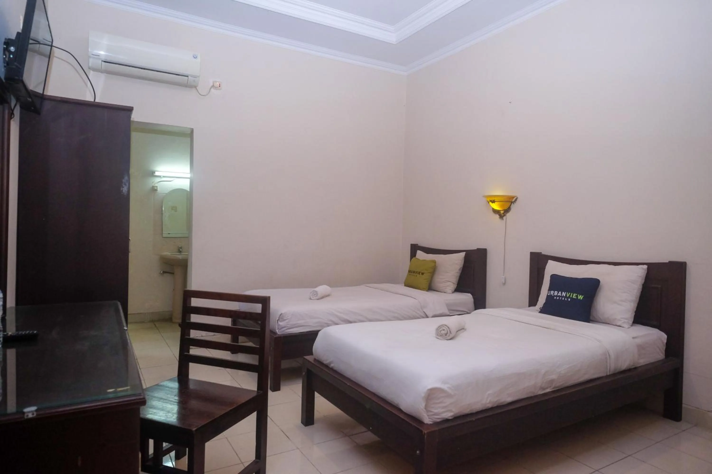 Bedroom, Bed in Urbanview Hotel Pondok Anggun Yogyakarta by RedDoorz