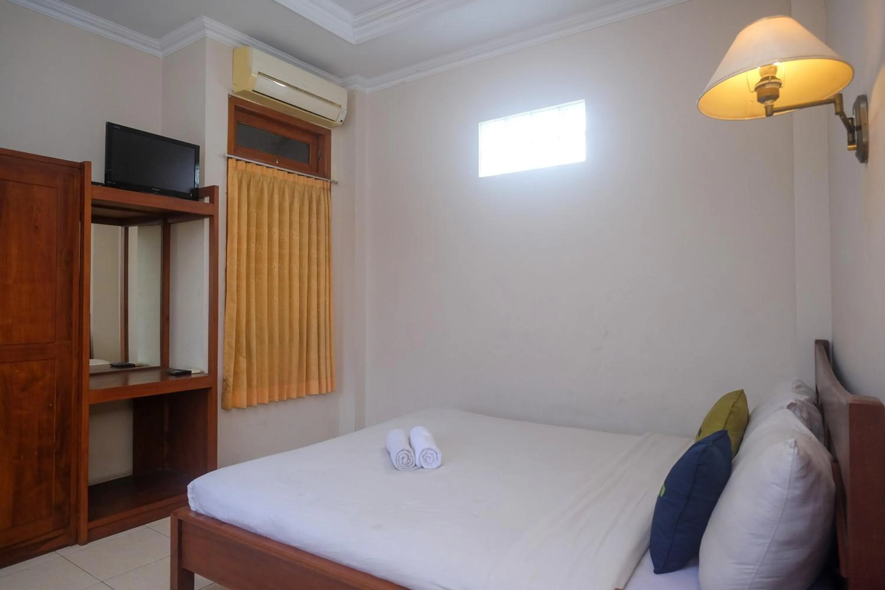 Bedroom, Bed in Urbanview Hotel Pondok Anggun Yogyakarta by RedDoorz