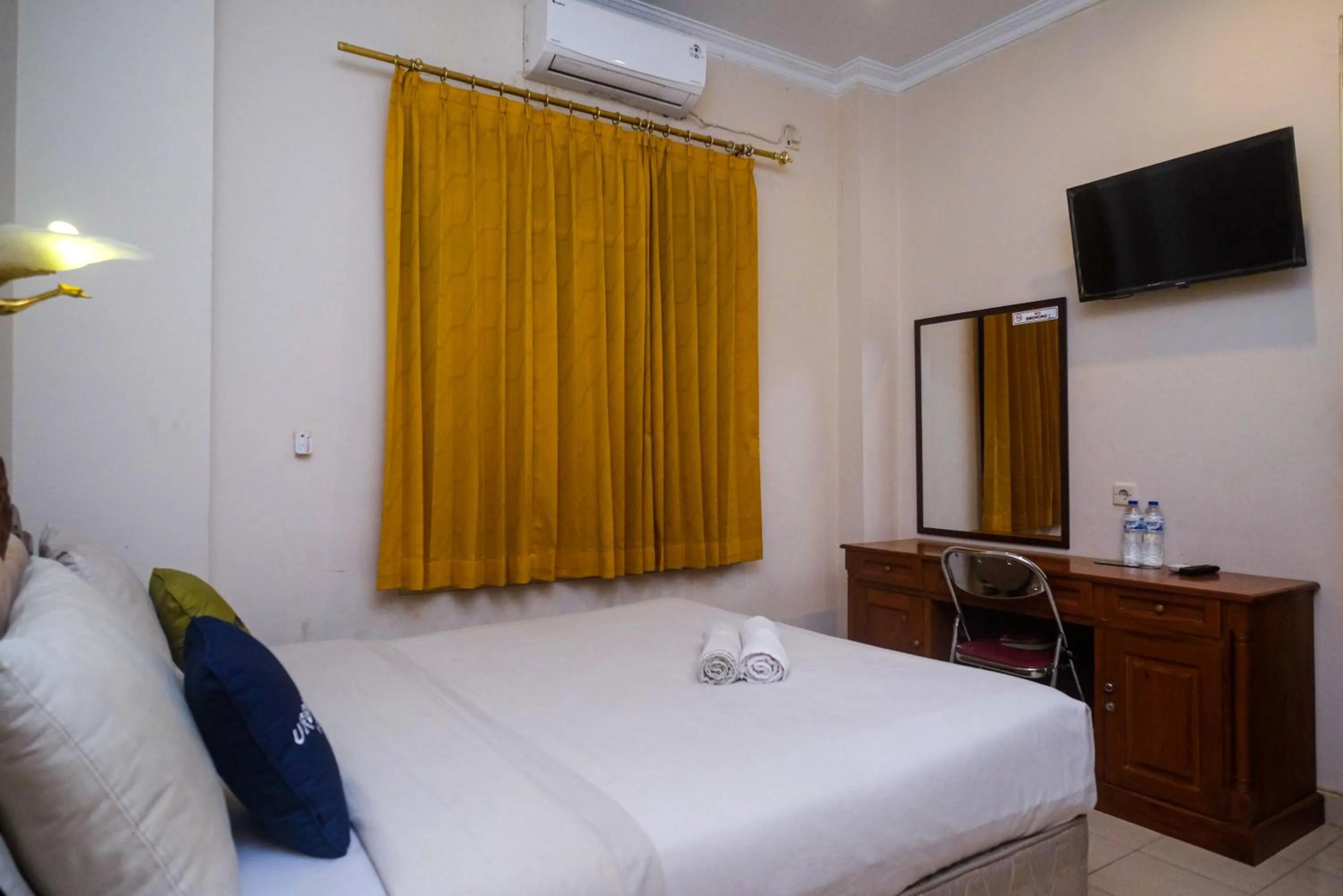 Bedroom, Bed in Urbanview Hotel Pondok Anggun Yogyakarta by RedDoorz