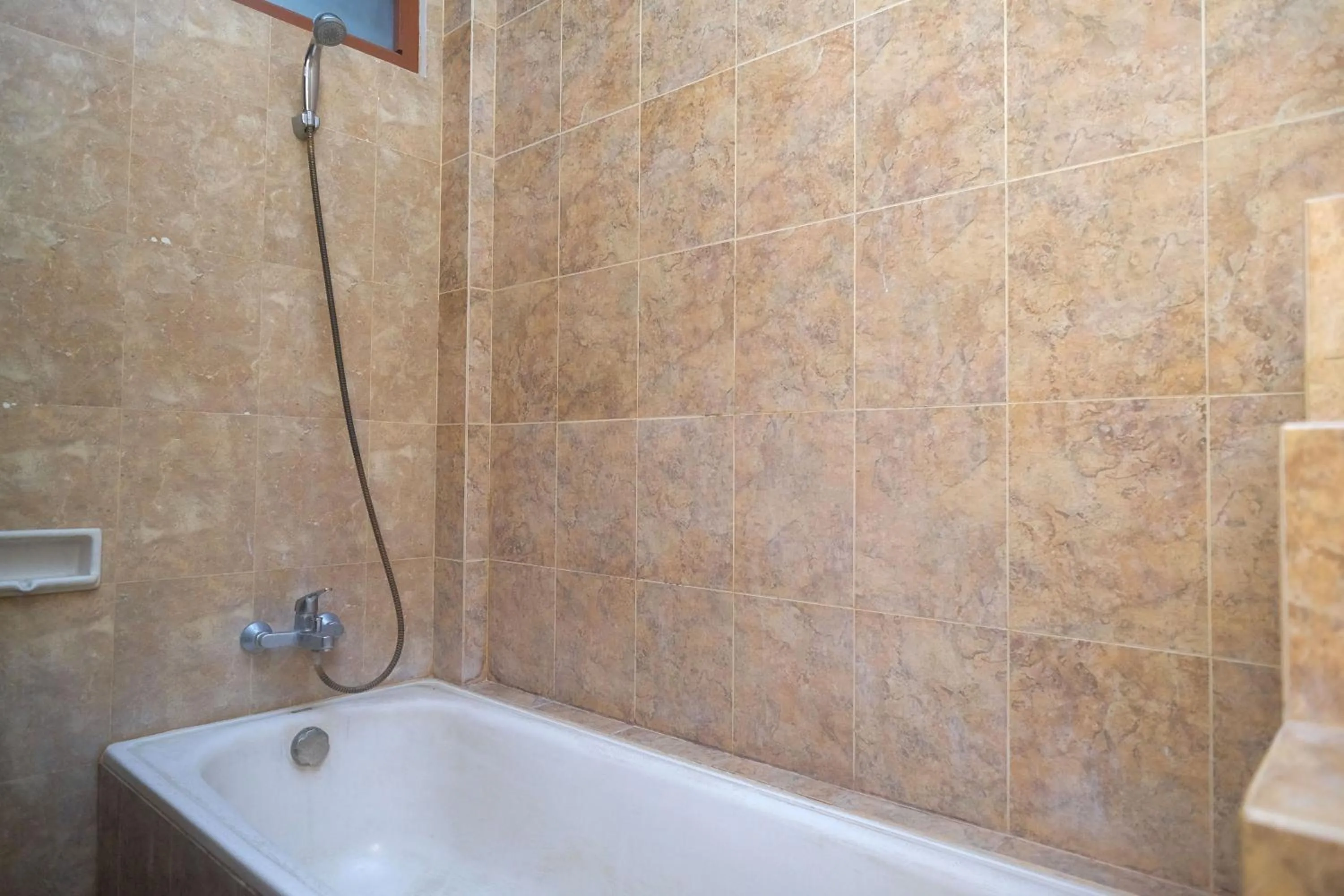 Bathroom in Urbanview Hotel Pondok Anggun Yogyakarta by RedDoorz