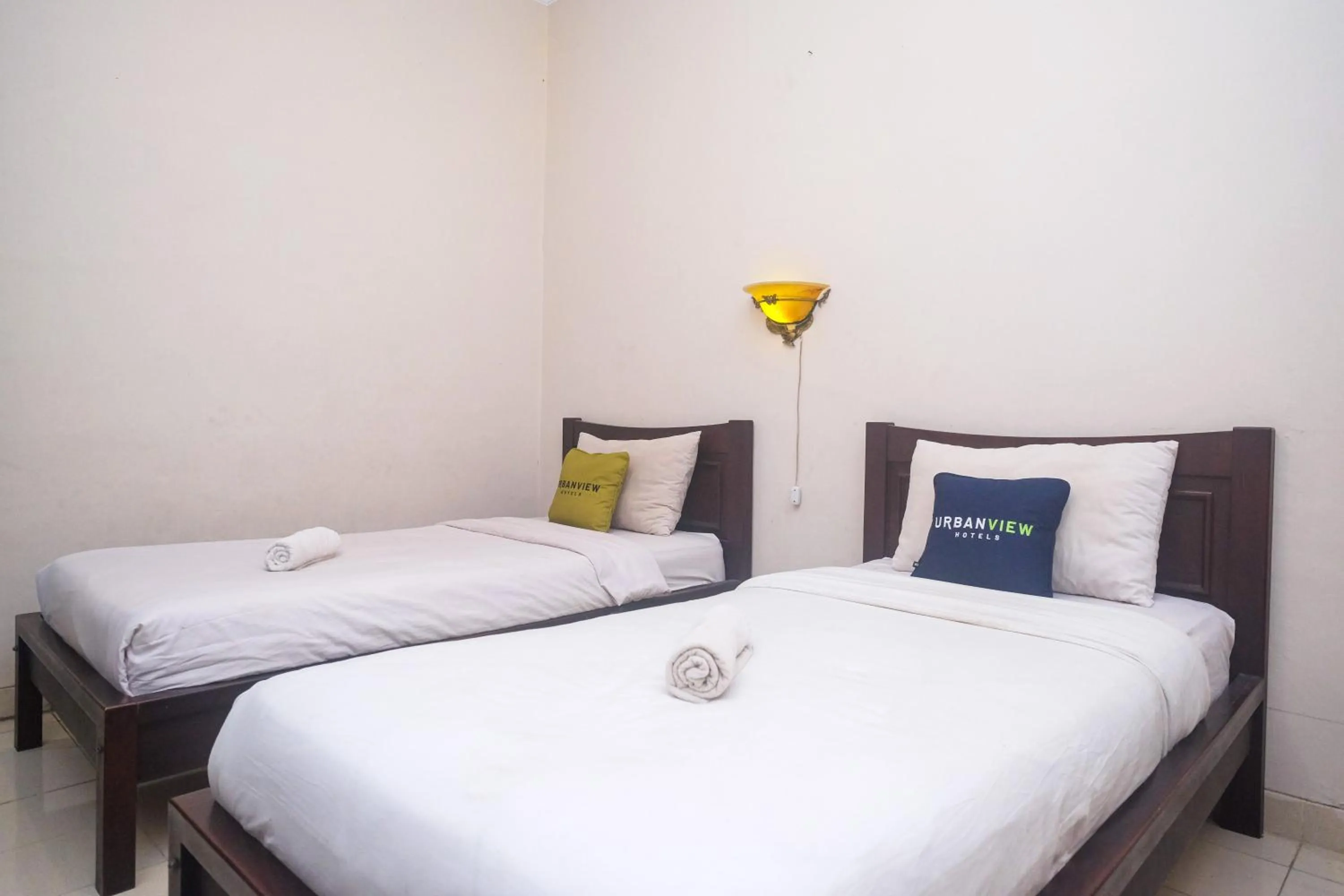 Bedroom, Bed in Urbanview Hotel Pondok Anggun Yogyakarta by RedDoorz