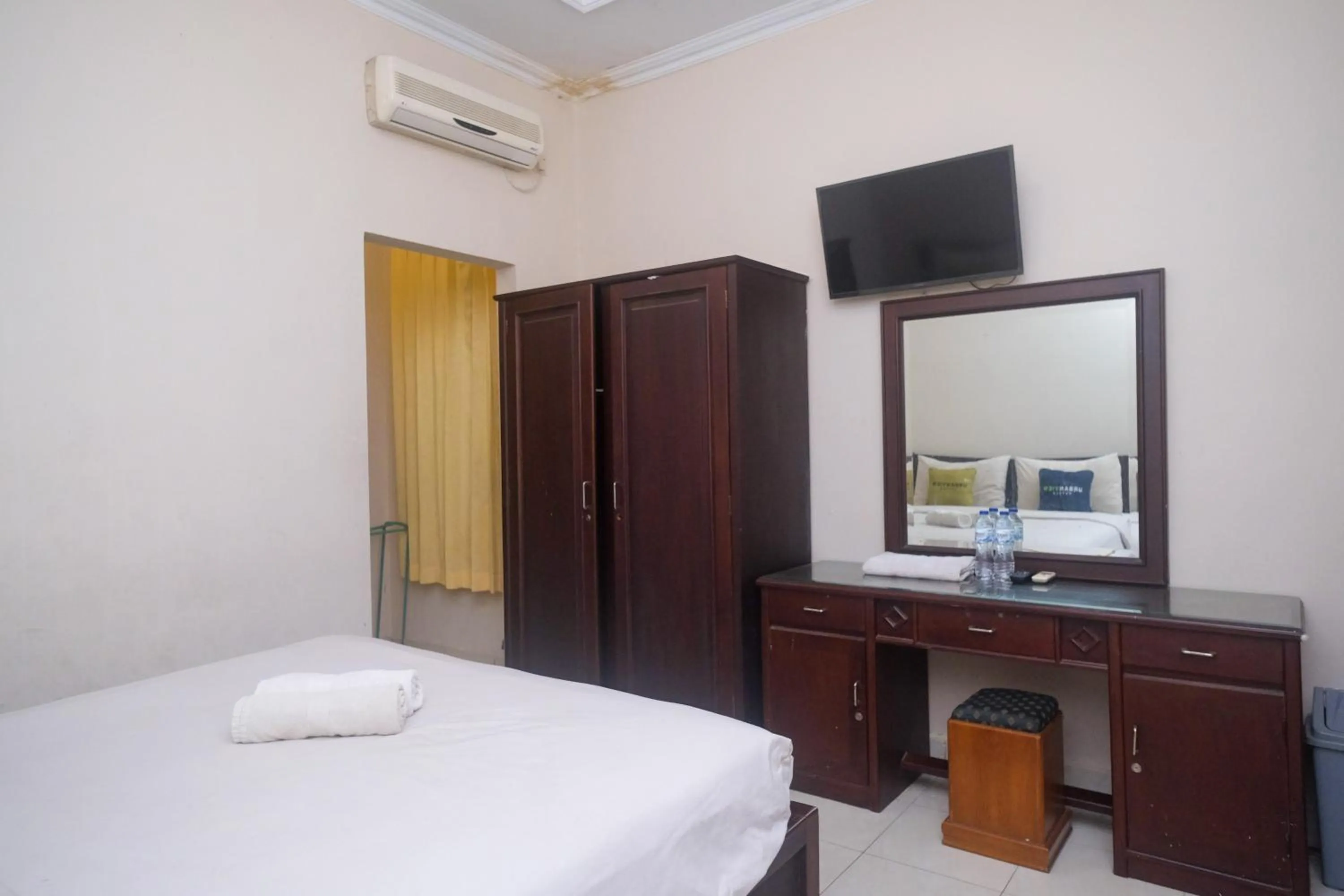 TV and multimedia, Bed in Urbanview Hotel Pondok Anggun Yogyakarta by RedDoorz