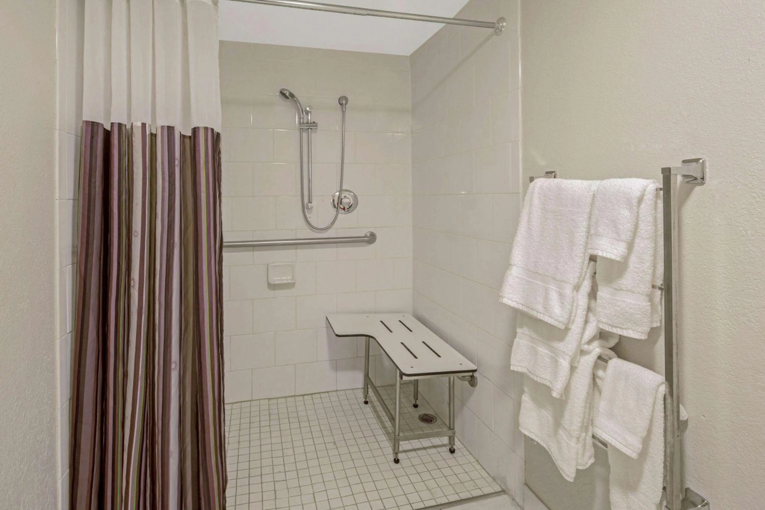 Shower in La Quinta by Wyndham Miami Lakes