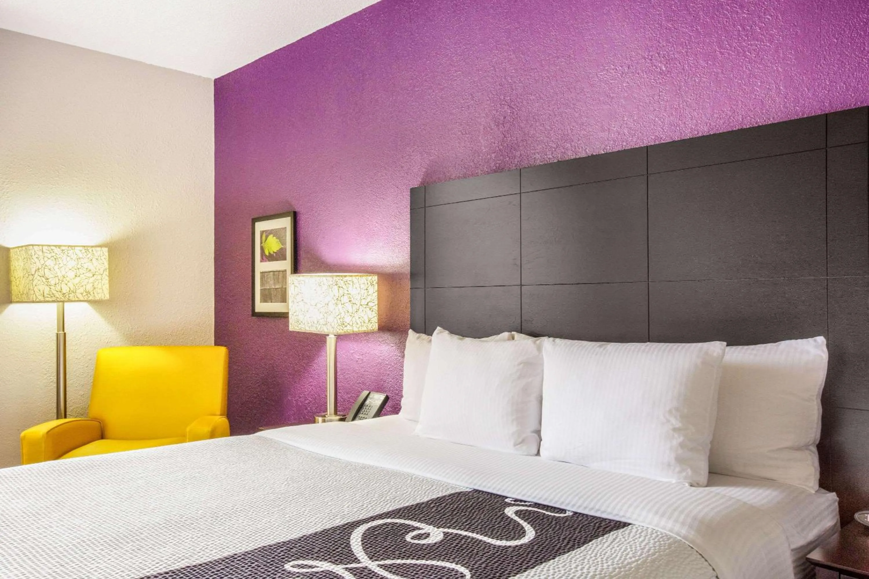 Photo of the whole room, Bed in La Quinta by Wyndham Miami Lakes