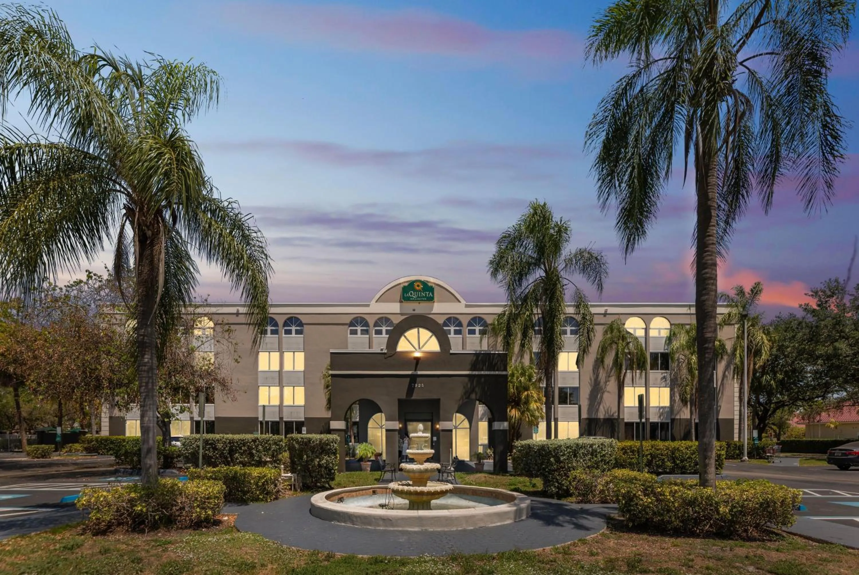 Property building in La Quinta by Wyndham Miami Lakes