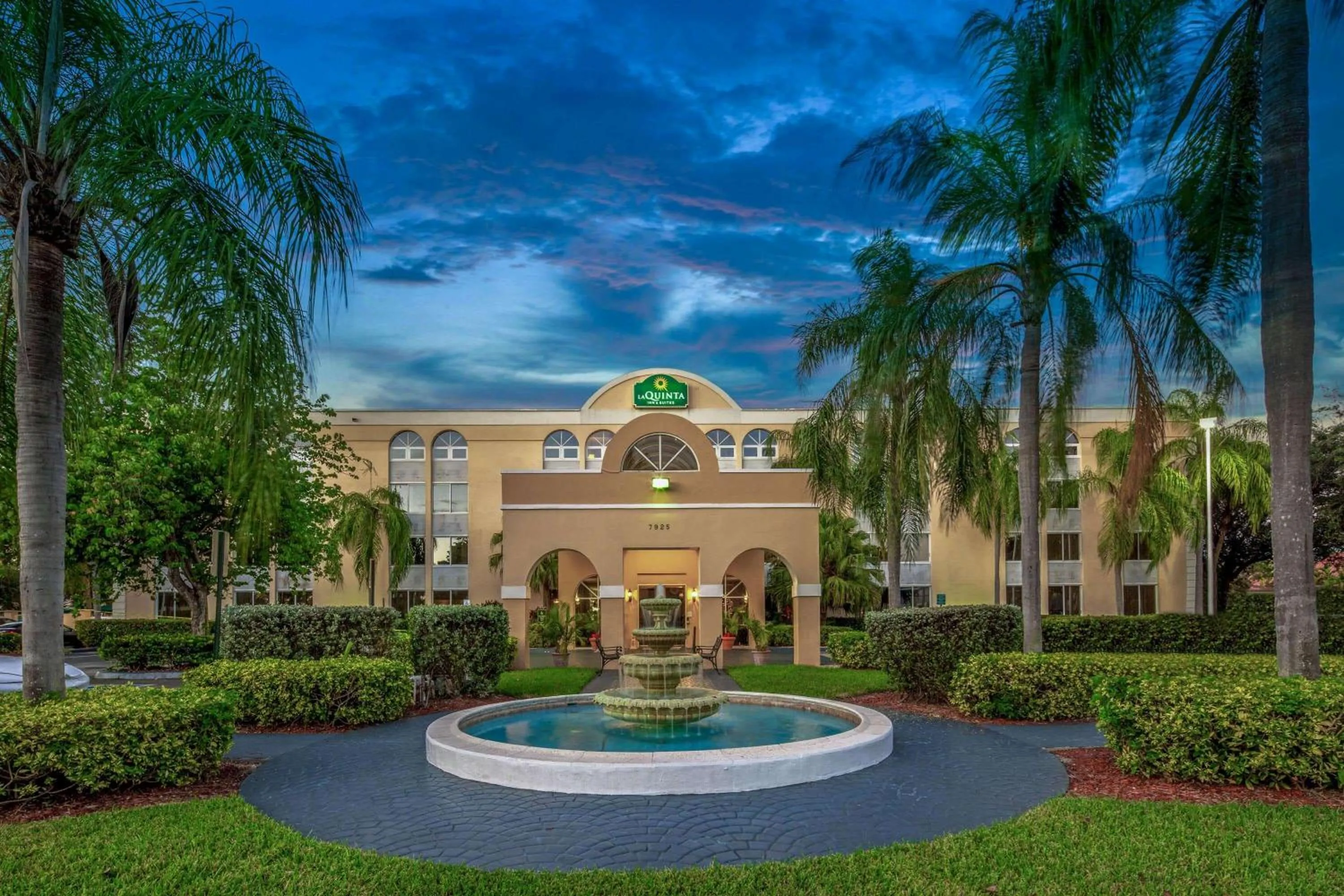 Property building in La Quinta by Wyndham Miami Lakes