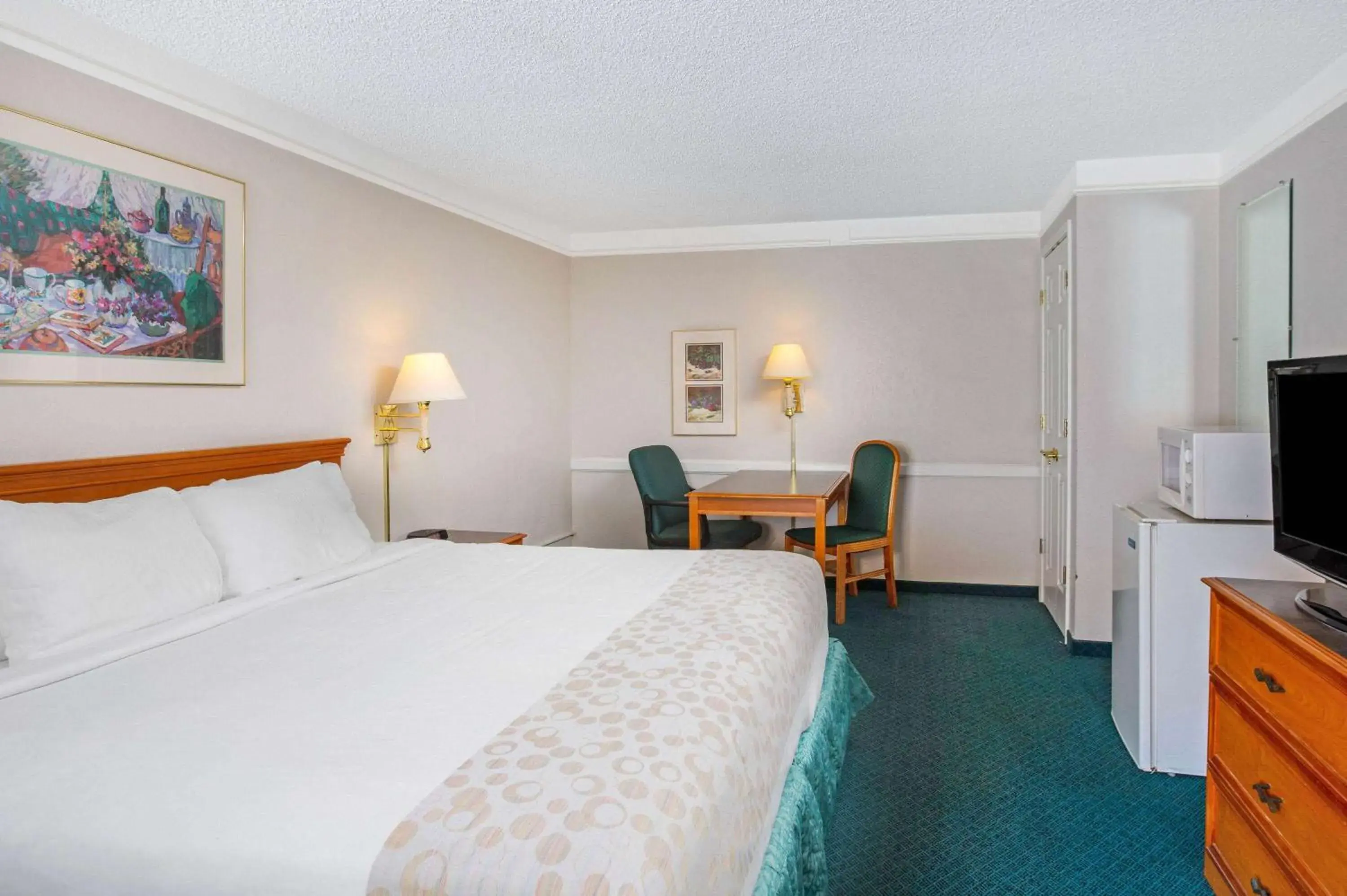 Deluxe King Room in La Quinta Inn by Wyndham Reno Deluxe King Room in La Quinta Inn by Wyndham Reno