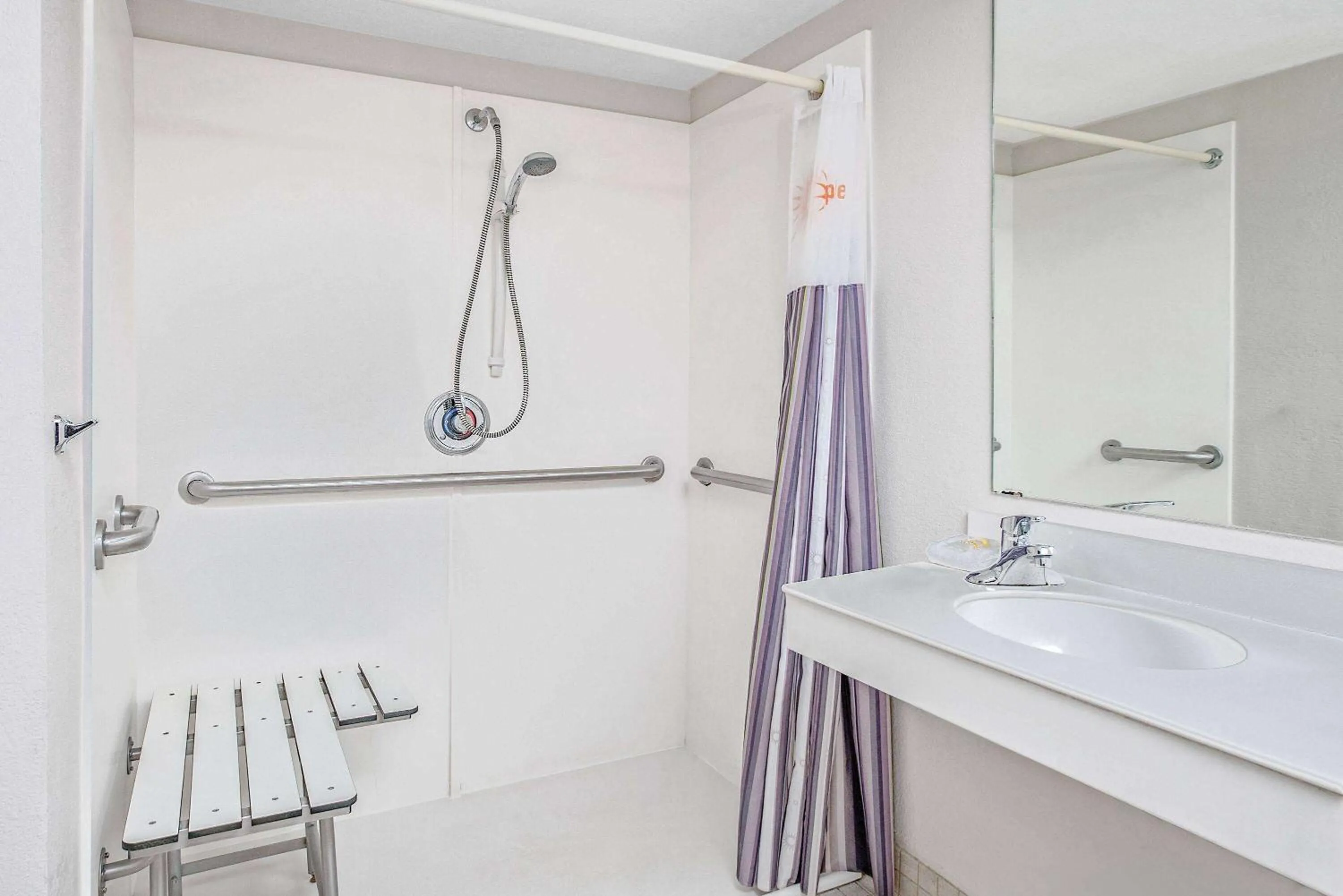 Shower in La Quinta Inn by Wyndham Reno