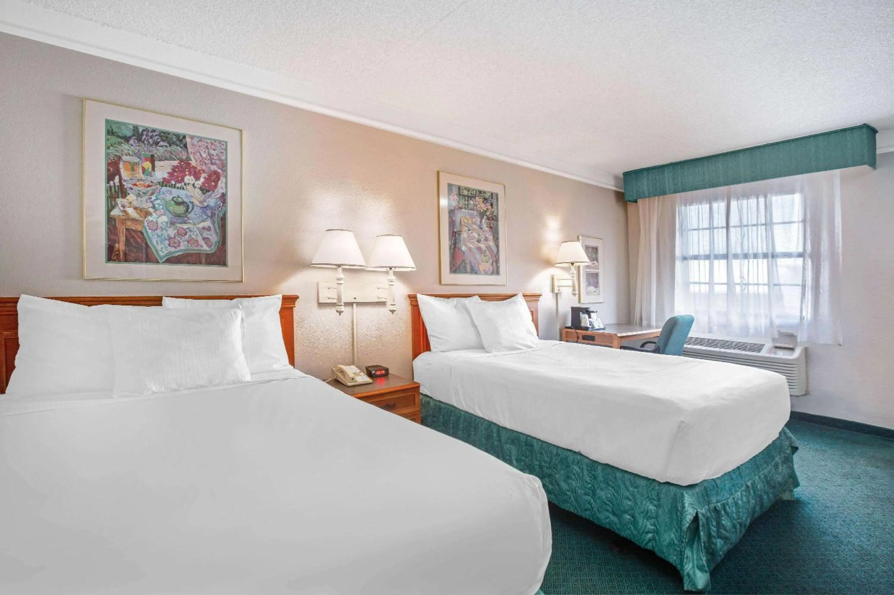 Photo of the whole room, Bed in La Quinta Inn by Wyndham Reno