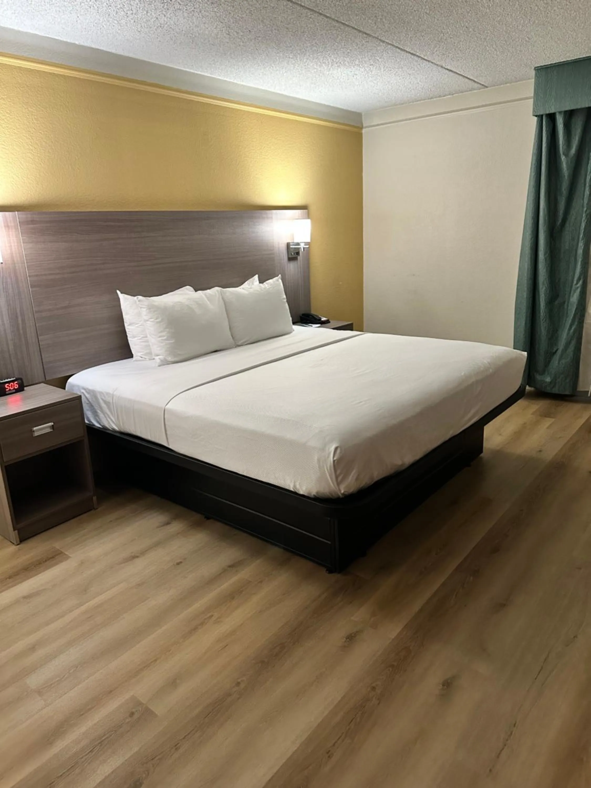 Bed in Quality Inn Aurora Denver