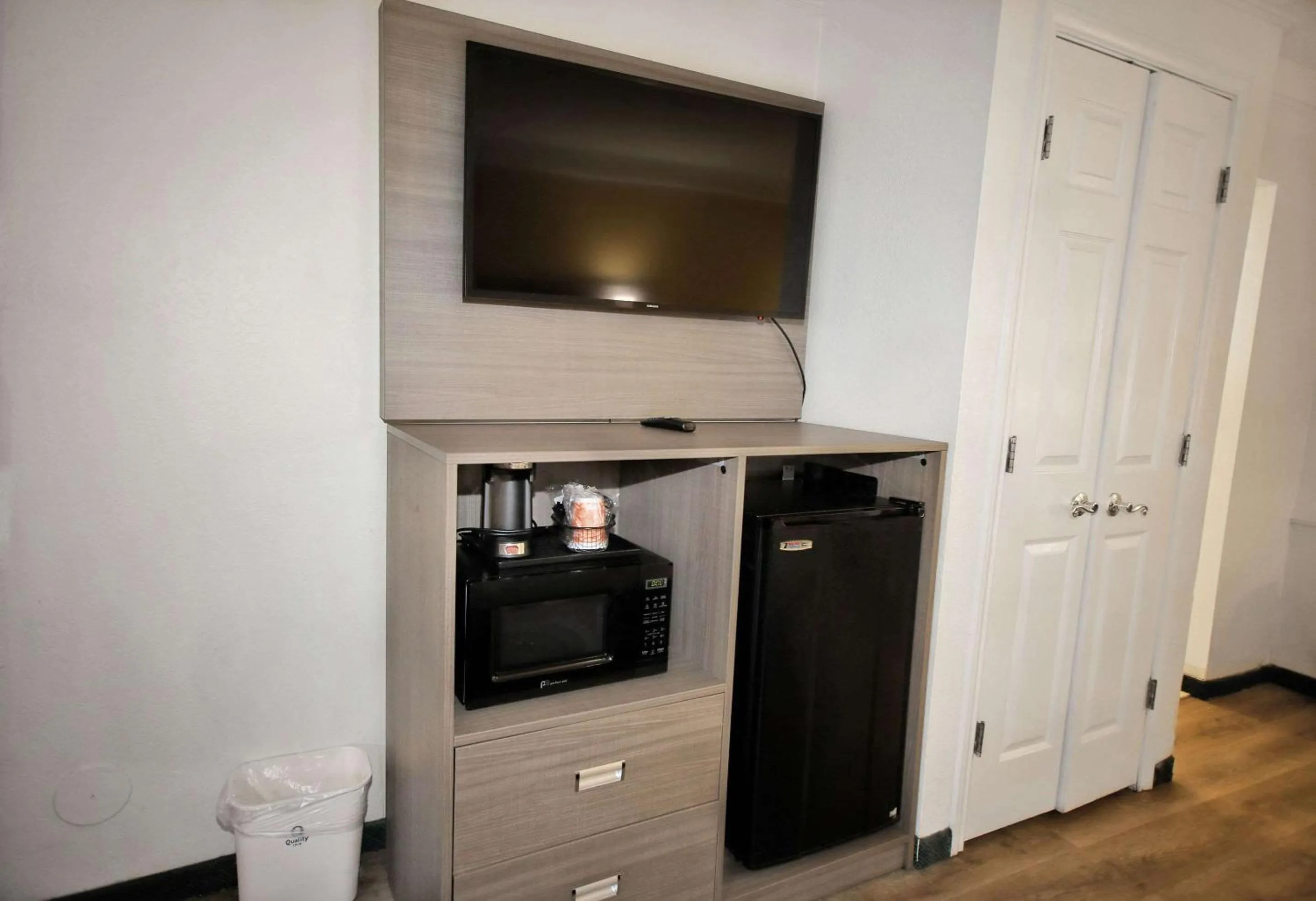 TV and multimedia in Quality Inn Aurora Denver