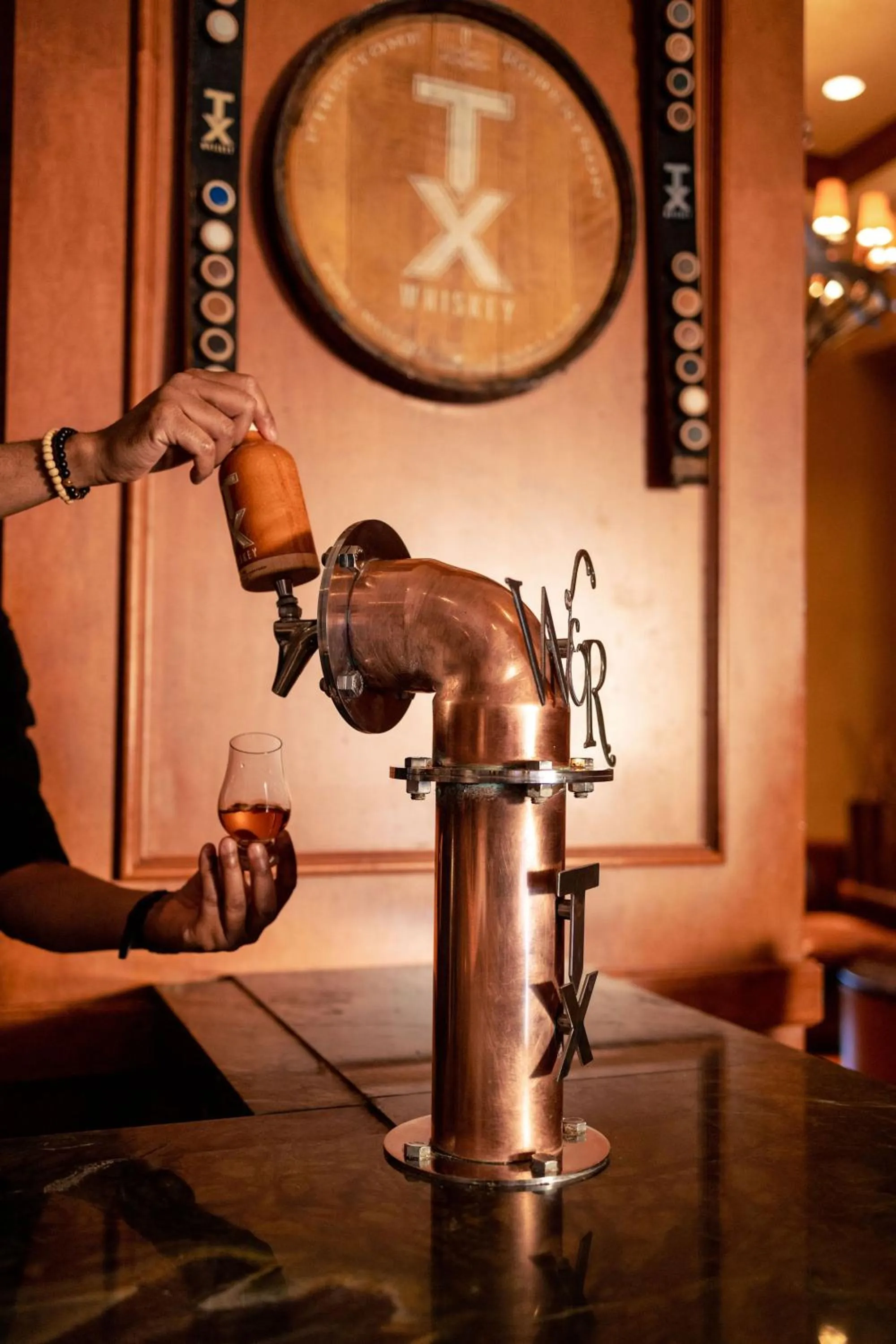 Lounge or bar in Omni Fort Worth Hotel