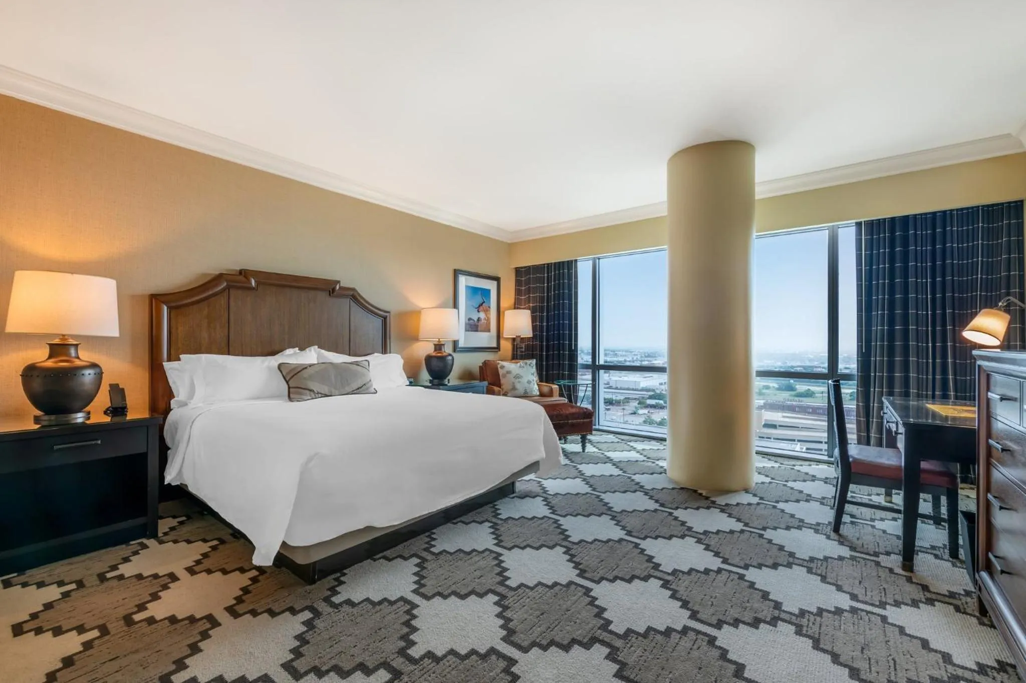 Bedroom, Bed in Omni Fort Worth Hotel