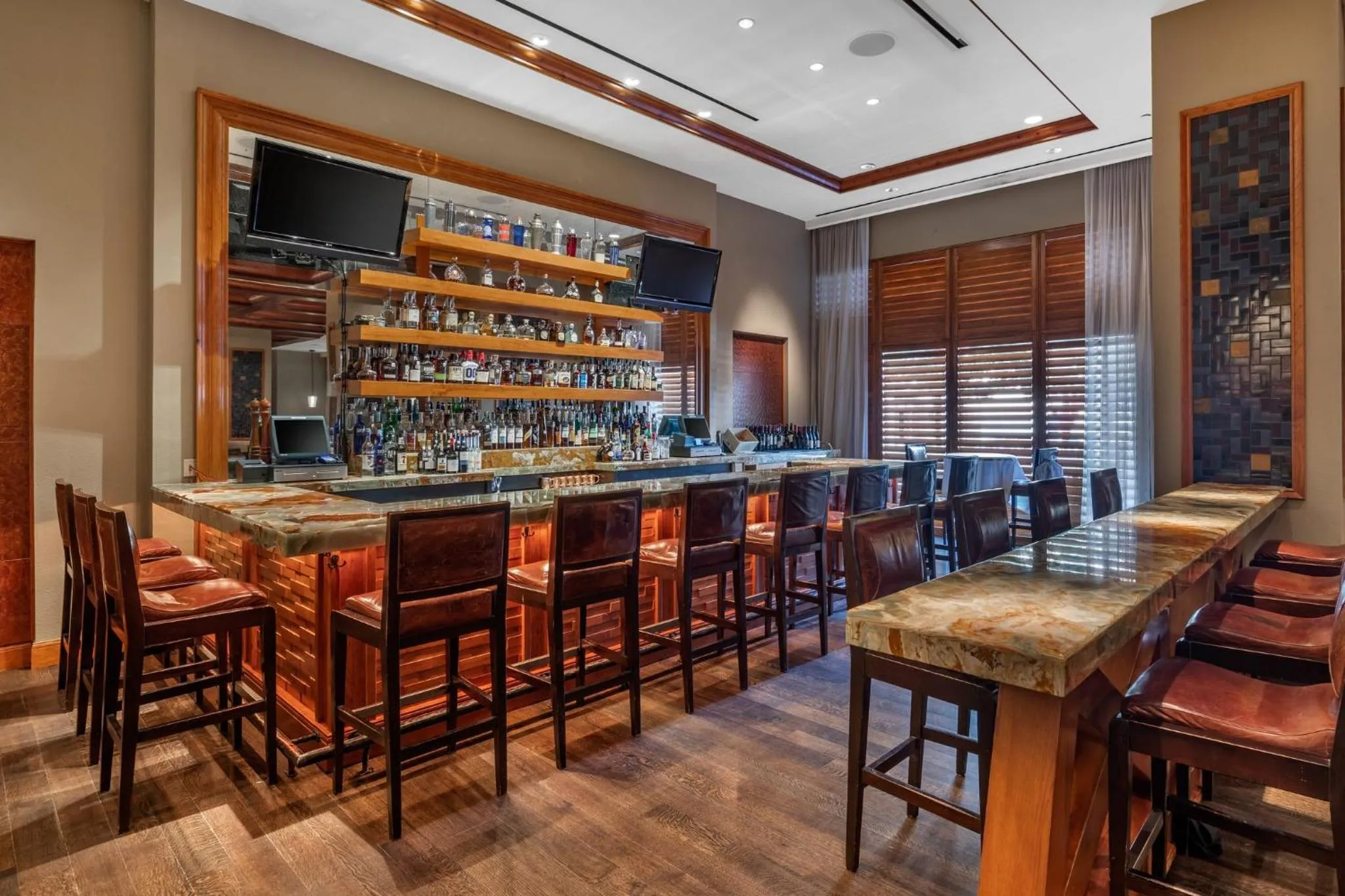 Lounge or bar in Omni Fort Worth Hotel