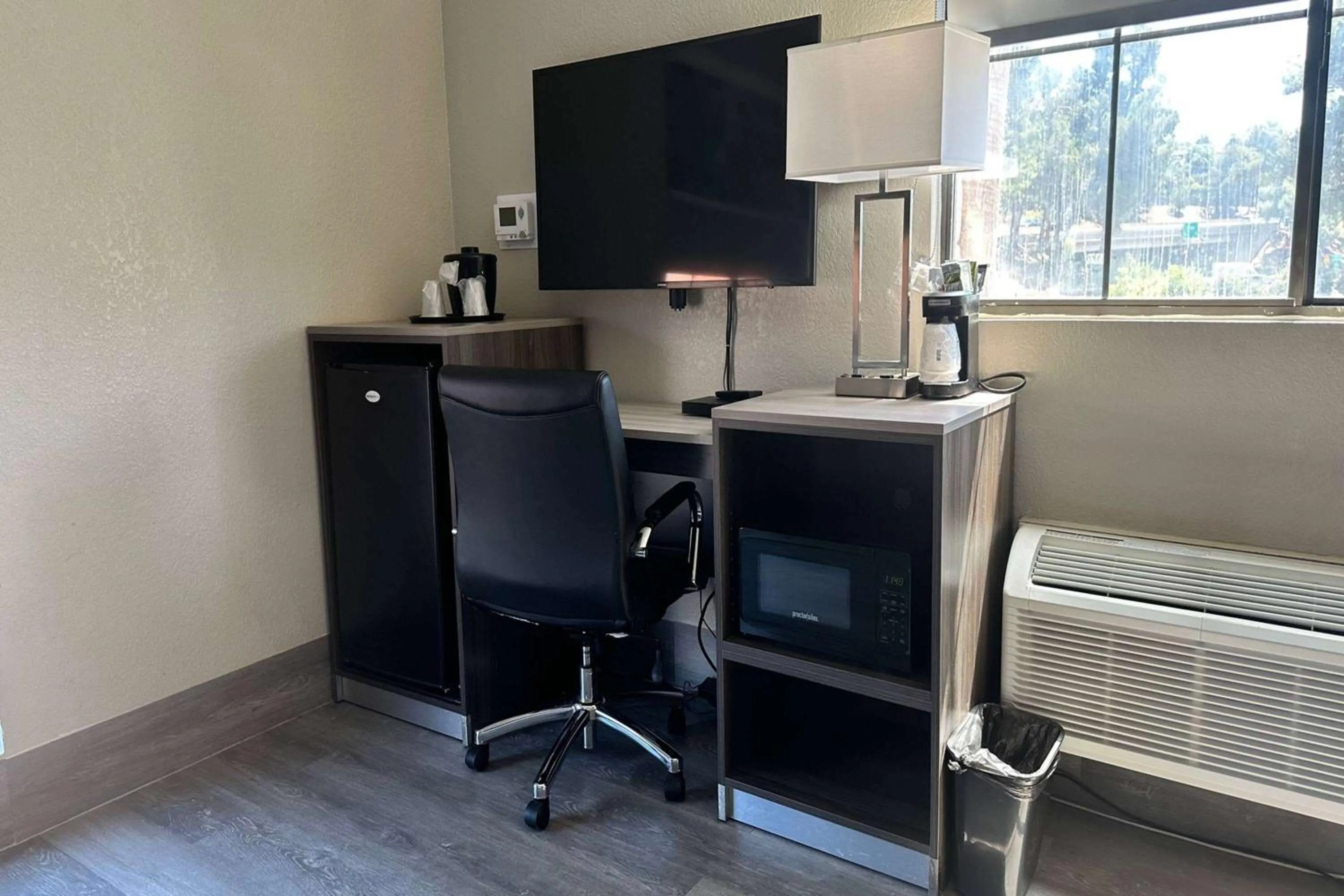 Photo of the whole room in La Quinta Inn by Wyndham San Diego Vista