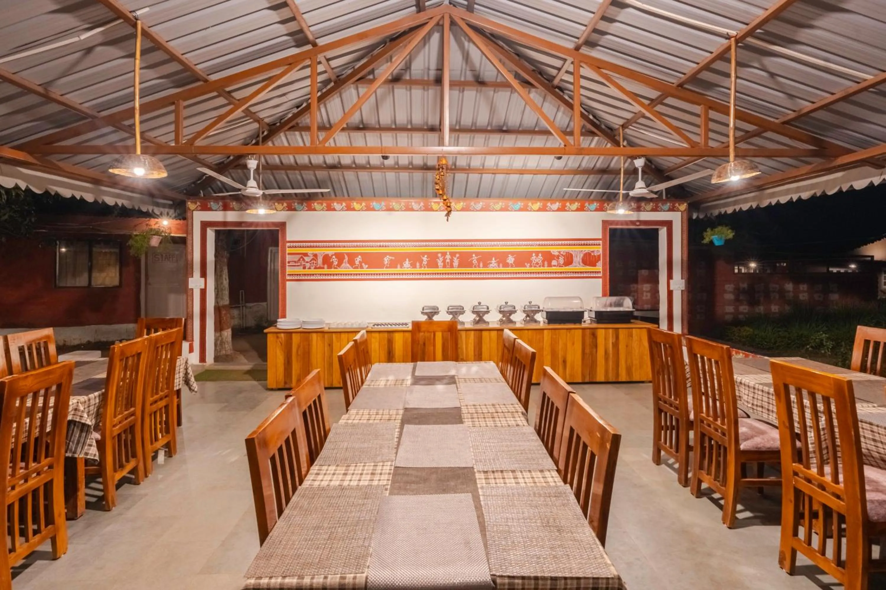 Restaurant/places to eat in WOW STAYZ2 Pachmarhi Foothill Cottages