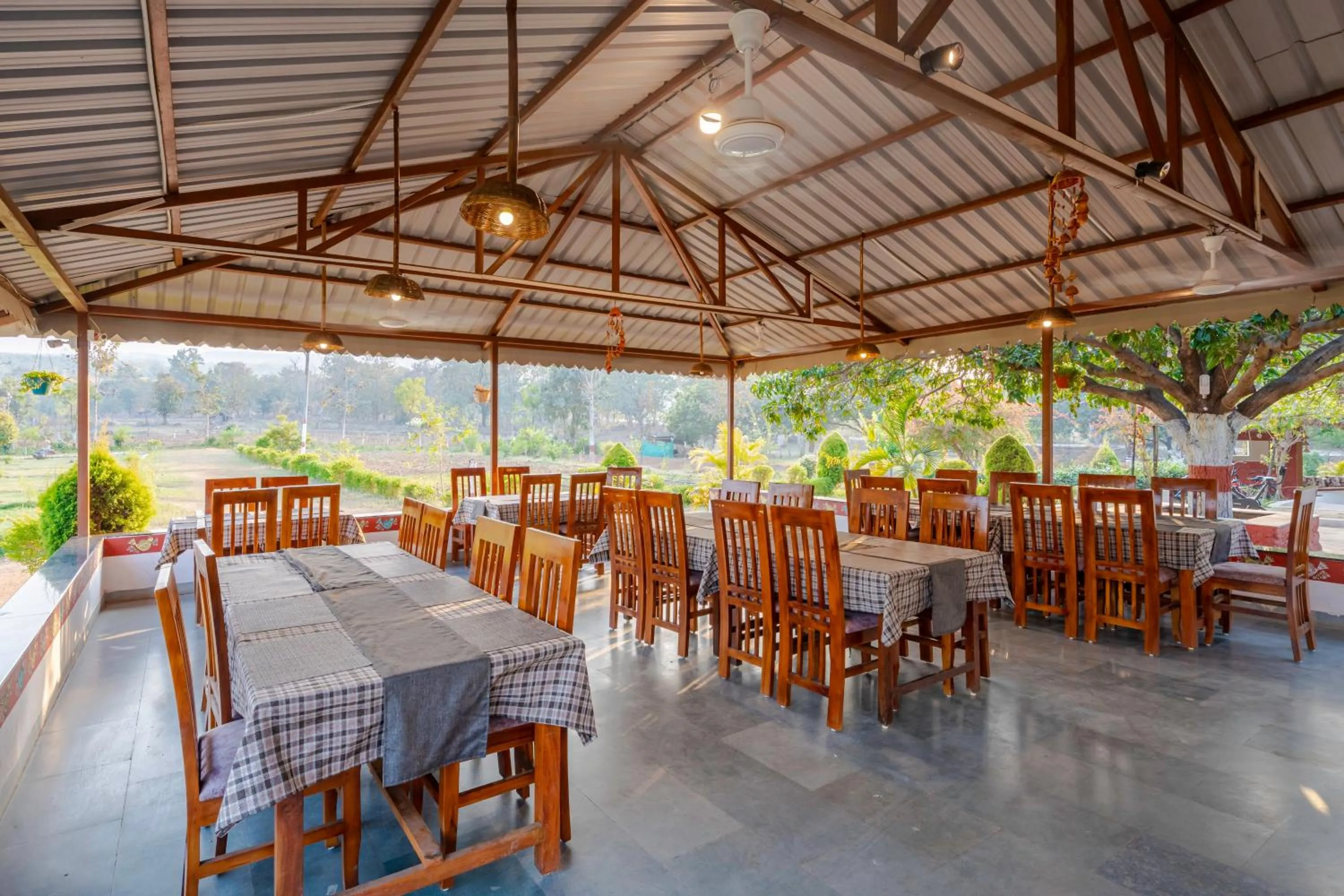 Restaurant/places to eat in WOW STAYZ2 Pachmarhi Foothill Cottages