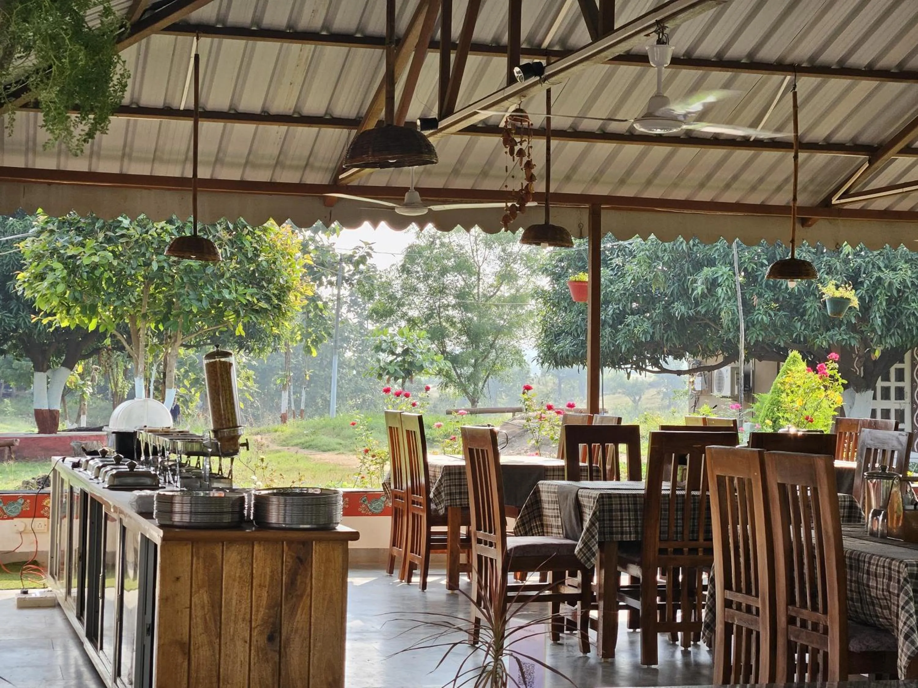 Restaurant/places to eat in WOW STAYZ2 Pachmarhi Foothill Cottages