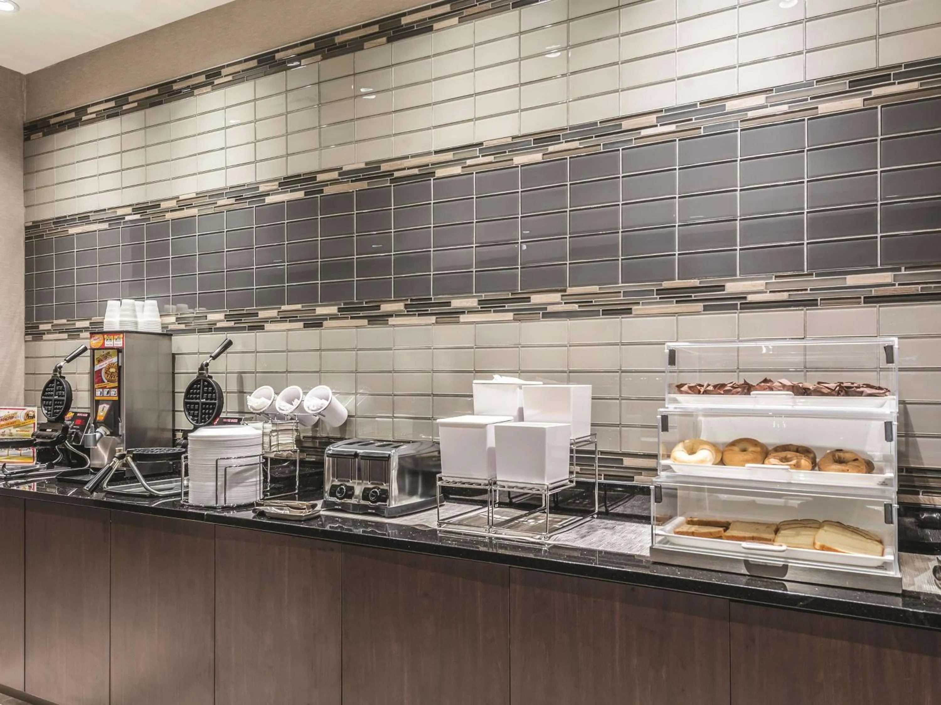 Restaurant/places to eat in La Quinta by Wyndham Cincinnati Sharonville