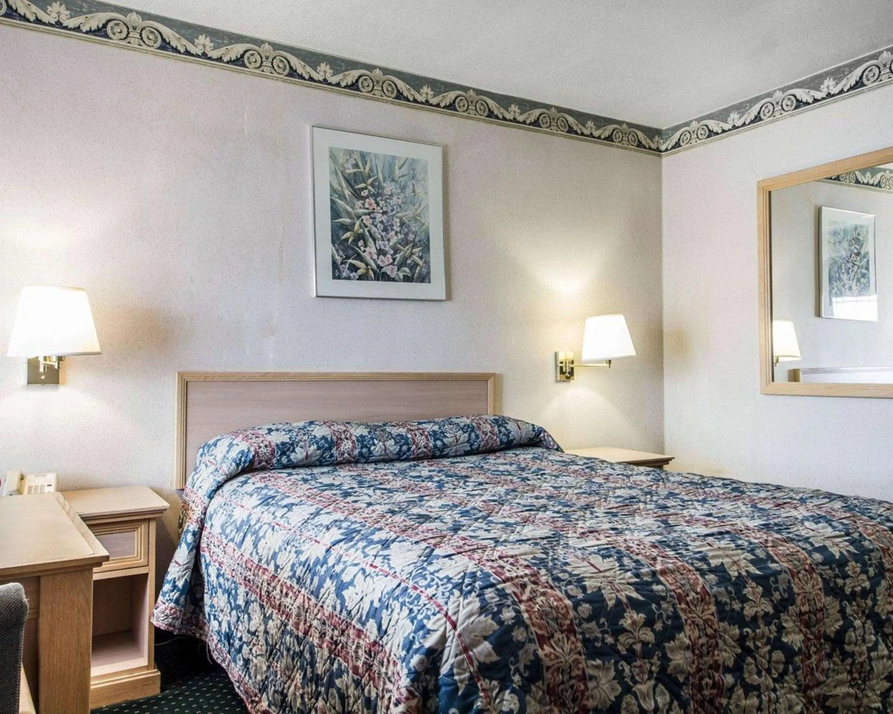 Photo of the whole room, Bed in Rodeway Inn Monterey Near Fairgrounds