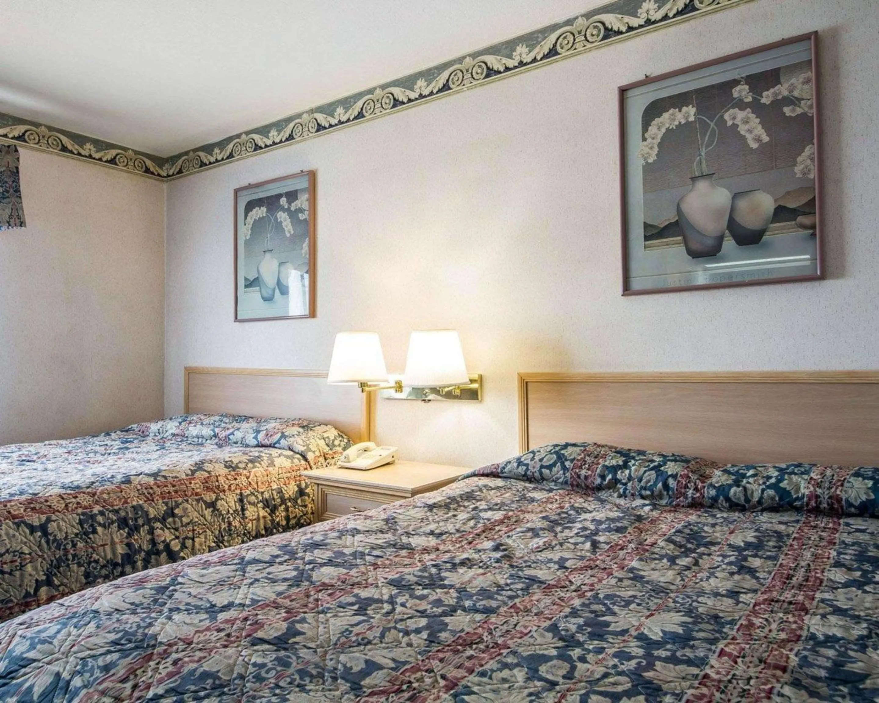 Photo of the whole room, Bed in Rodeway Inn Monterey Near Fairgrounds