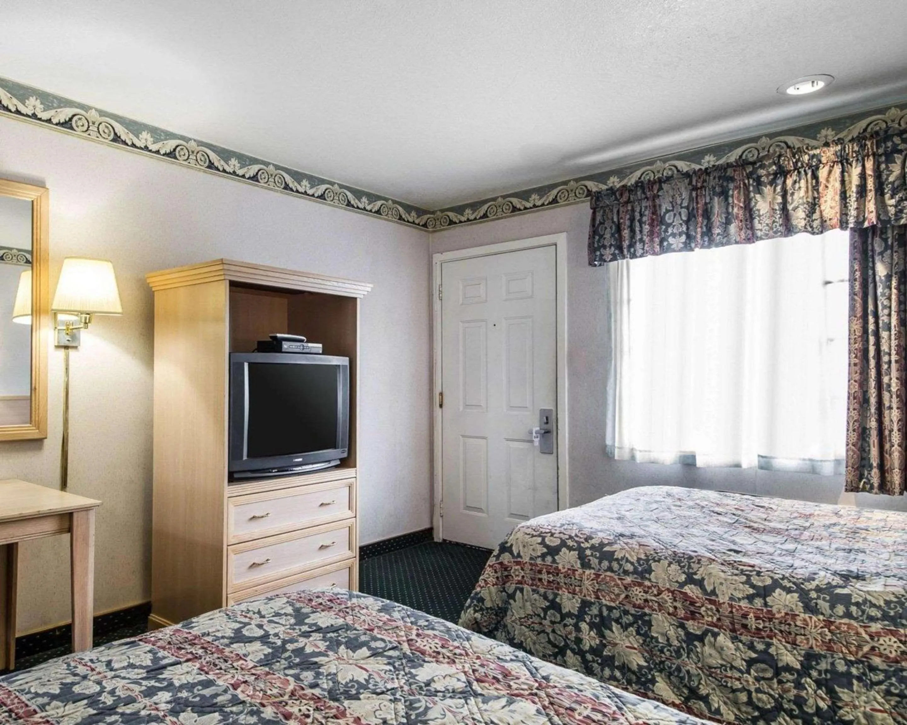 Photo of the whole room, Bed in Rodeway Inn Monterey Near Fairgrounds