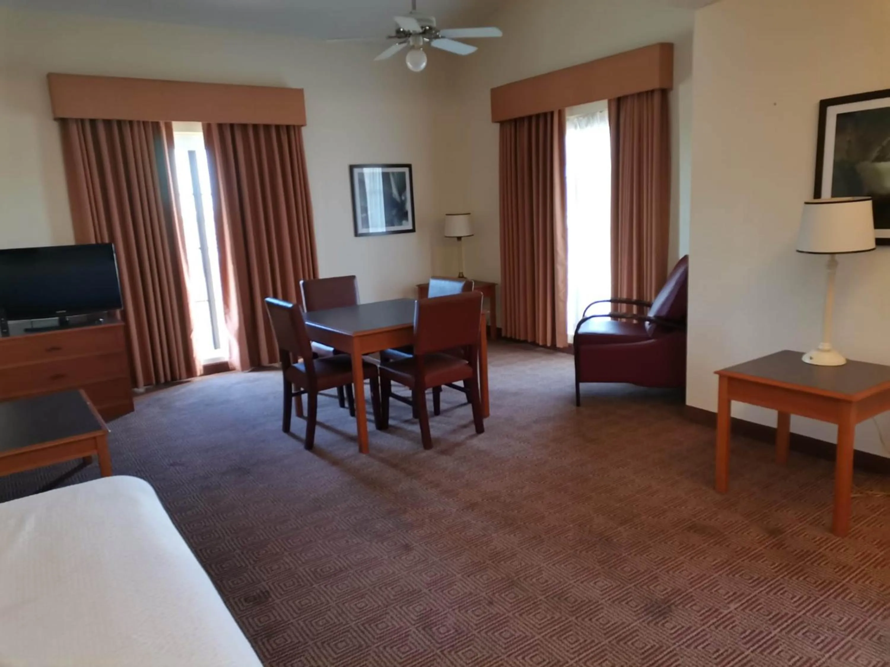 Living room in Super 8 by Wyndham San Antonio Near SeaWorld Ingram Park