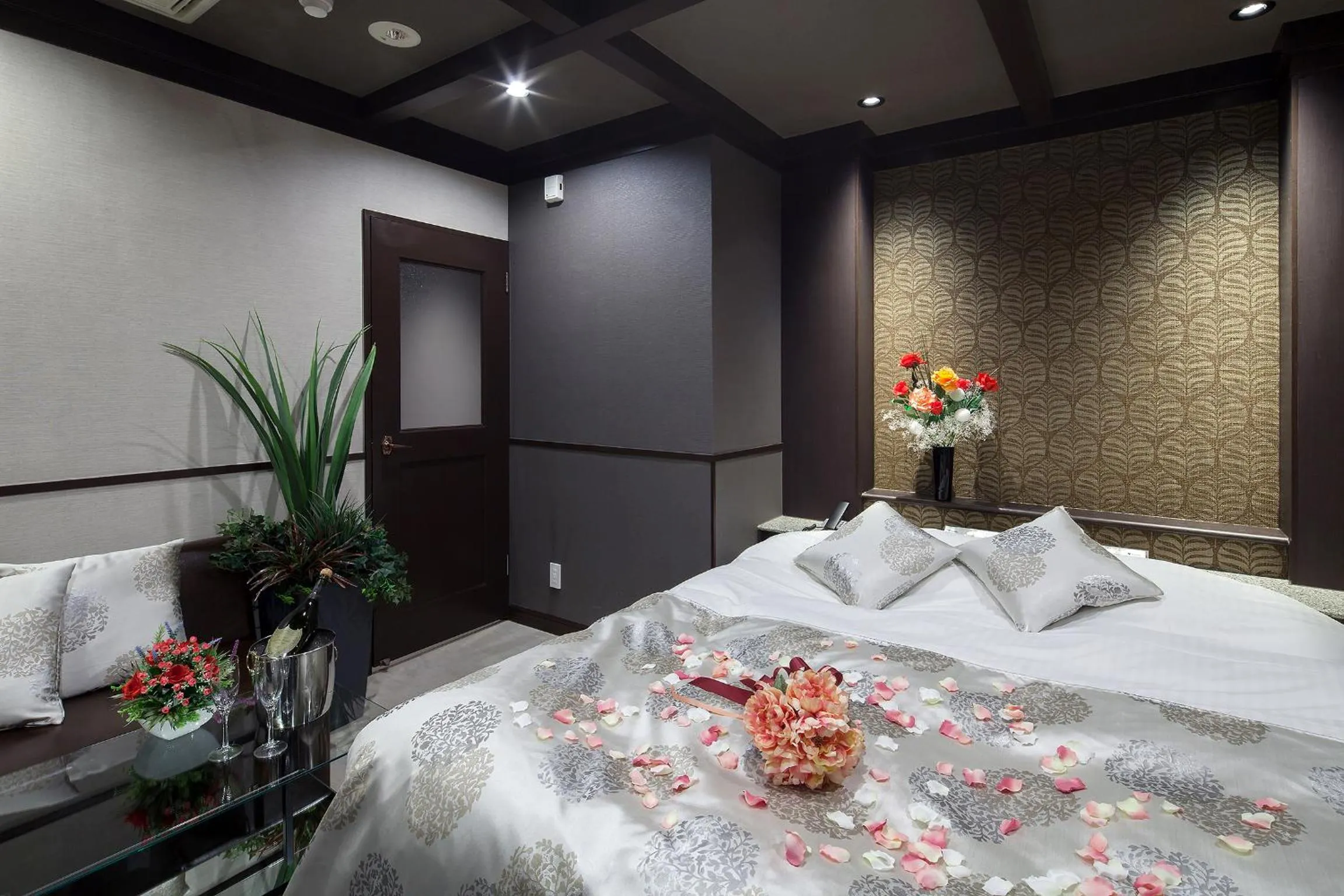 Photo of the whole room, Bed in Restay Okayama (Adult Only)