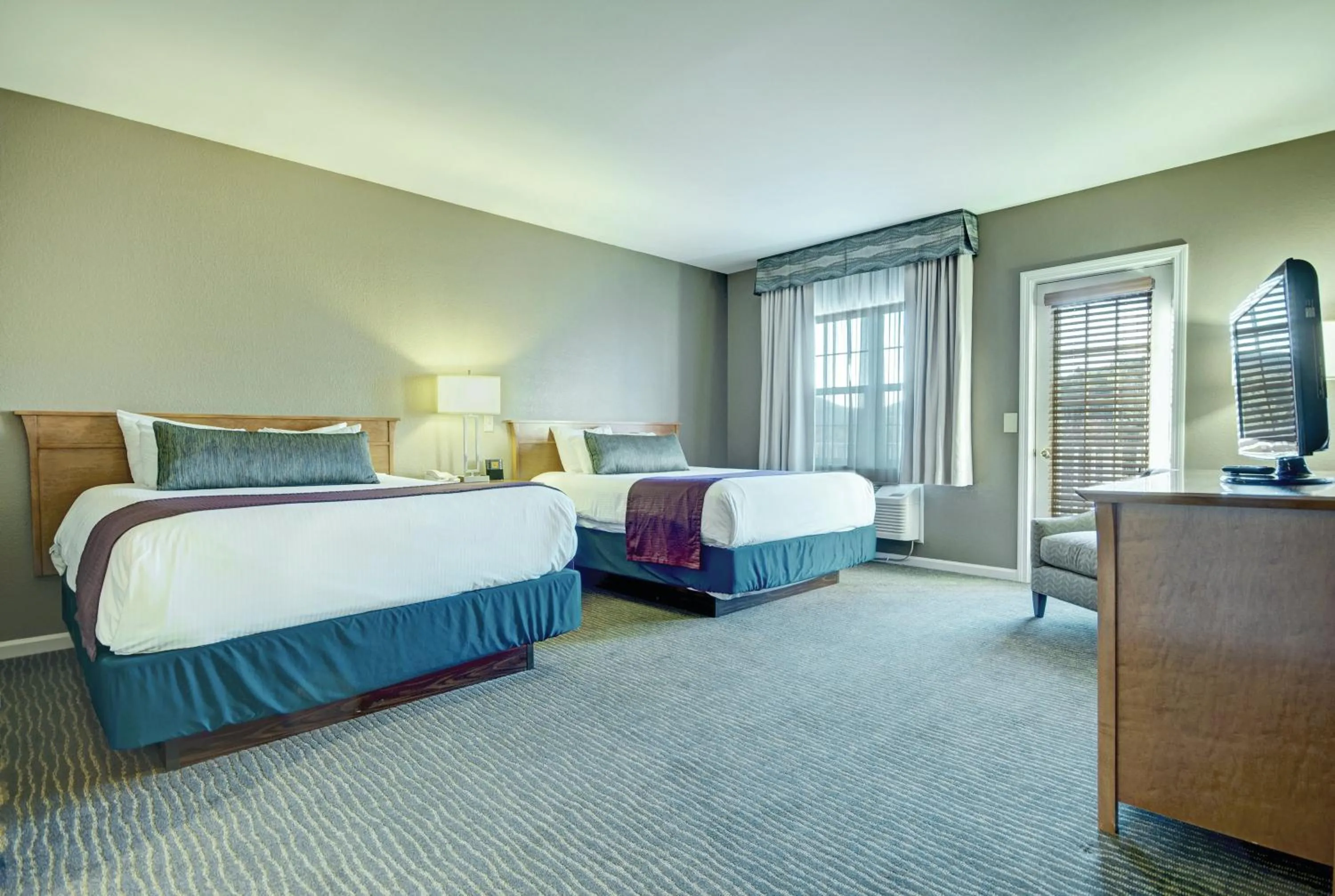 Photo of the whole room, Bed in Club Wyndham Bentley Brook