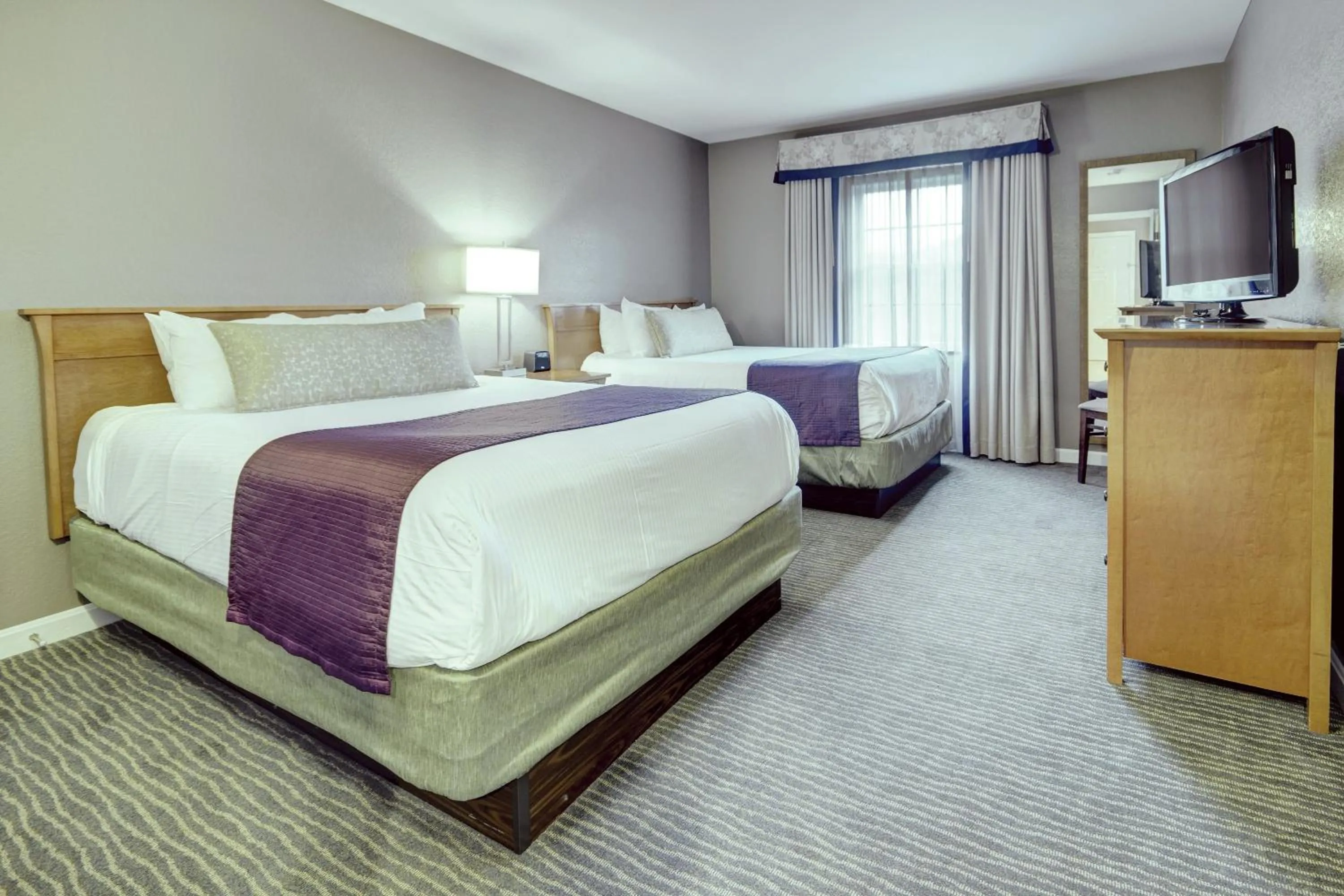 Photo of the whole room, Bed in Club Wyndham Bentley Brook