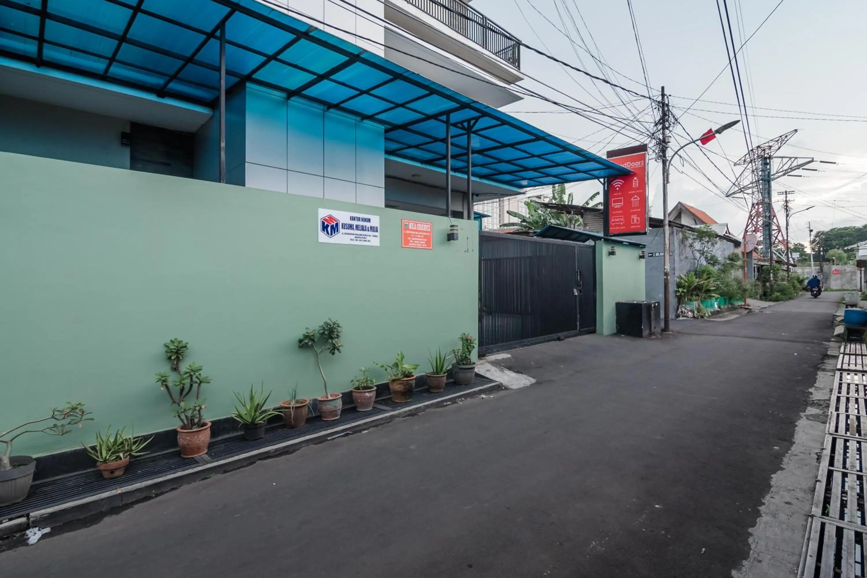 Property building in RedDoorz Plus near Semanggi