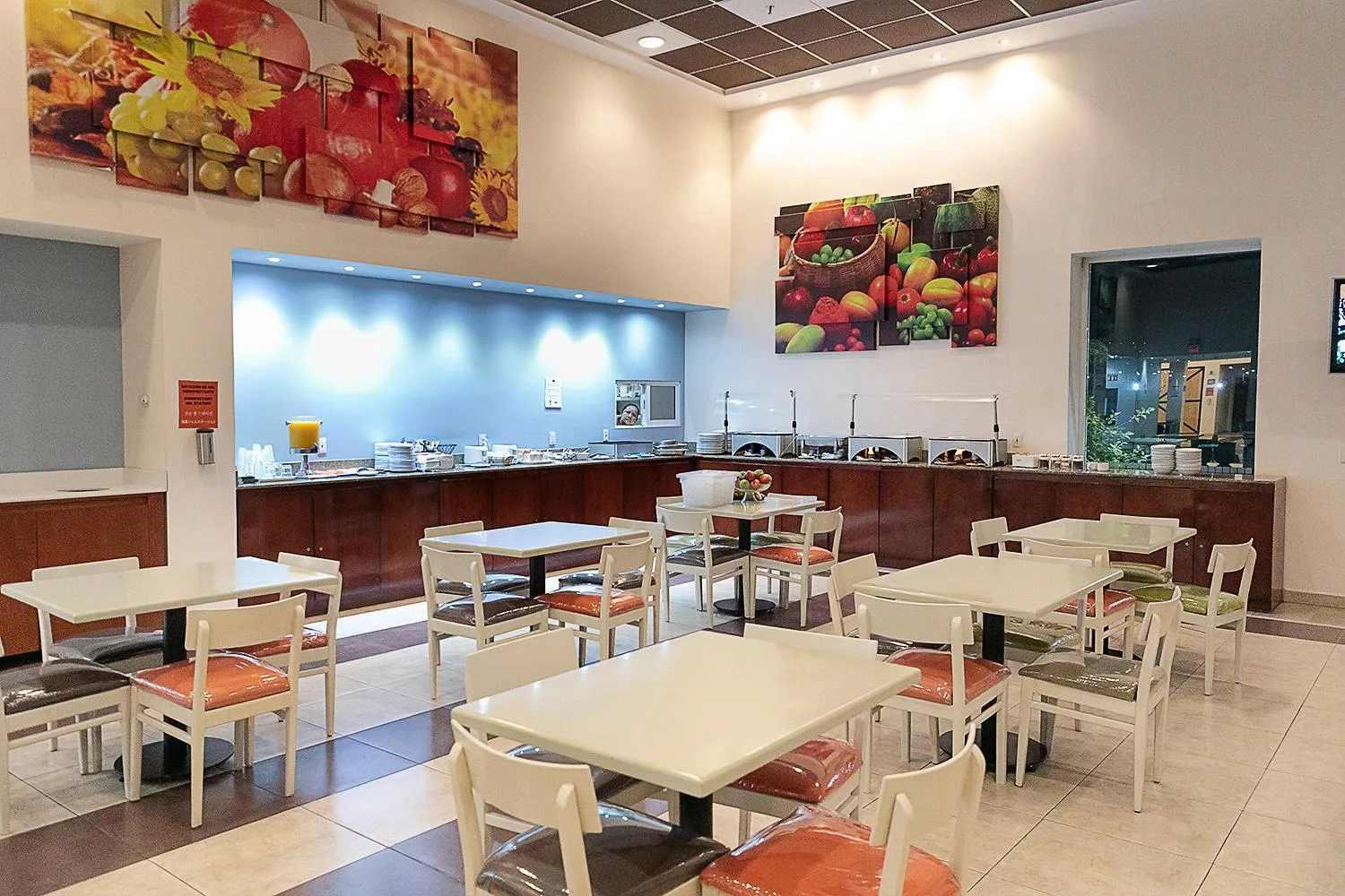 Meals in Staybridge Suites Queretaro by IHG