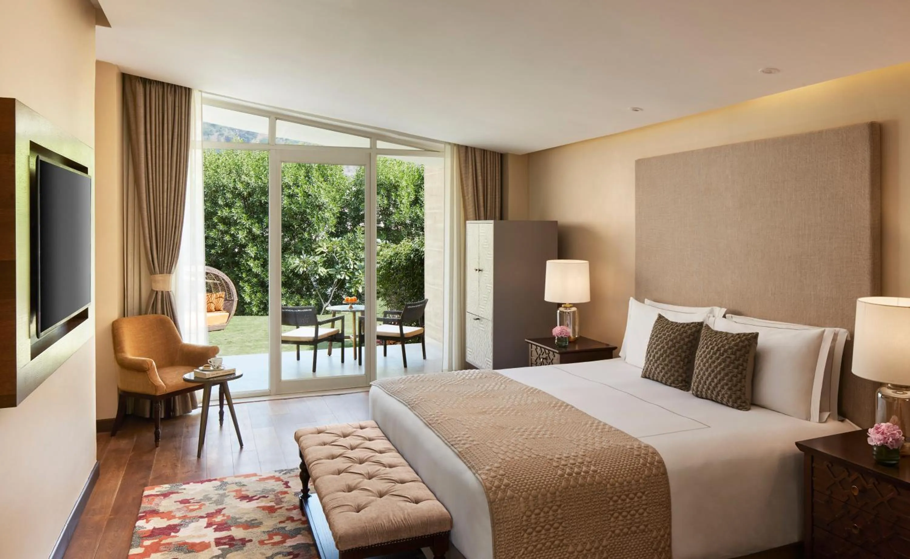 Bed in Taj Aravali Resort & Spa Udaipur