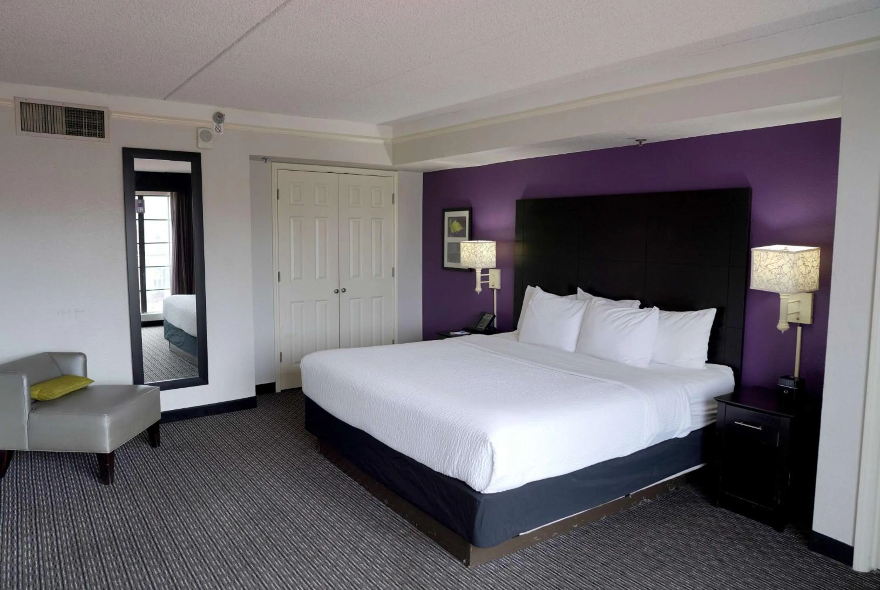 Photo of the whole room, Bed in La Quinta Inn by Wyndham Fresno Yosemite