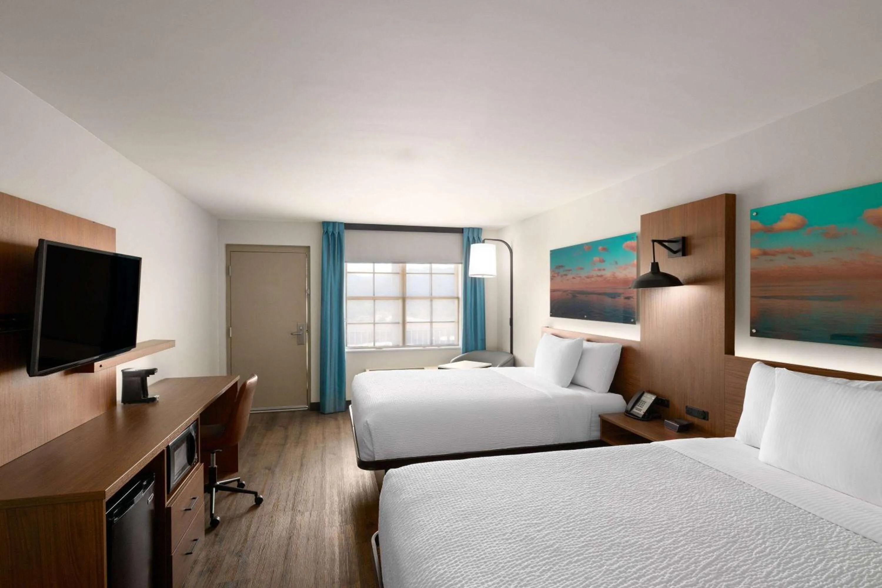 Photo of the whole room, Bed in La Quinta Inn by Wyndham San Diego - Miramar