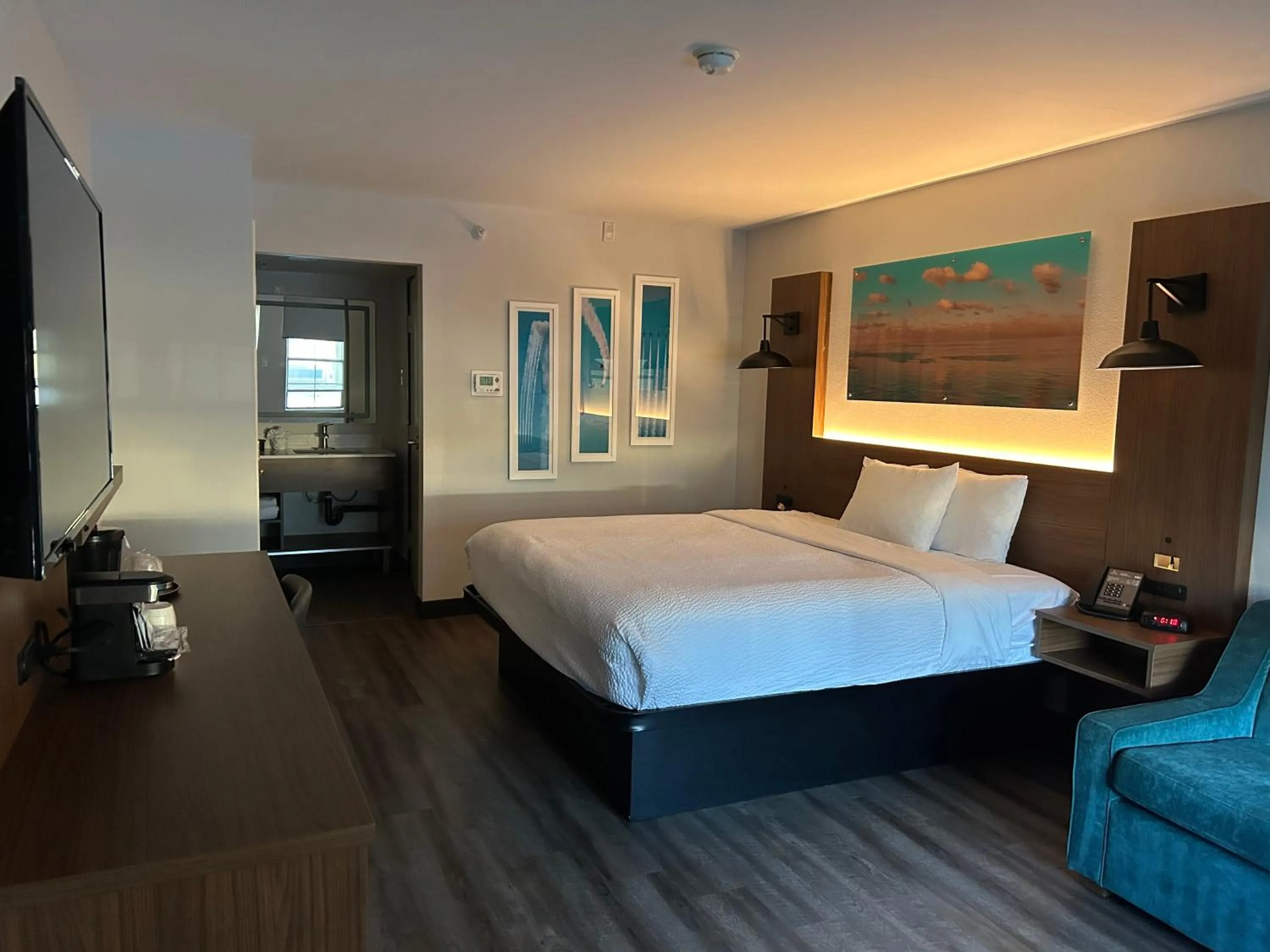 Bed in La Quinta Inn by Wyndham San Diego - Miramar