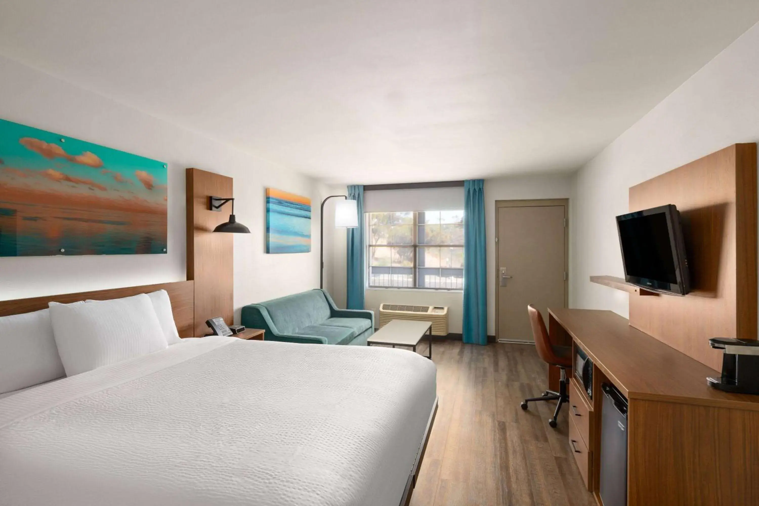 Executive King Room in La Quinta Inn by Wyndham San Diego - Miramar Executive King Room in La Quinta Inn by Wyndham San Diego - Miramar