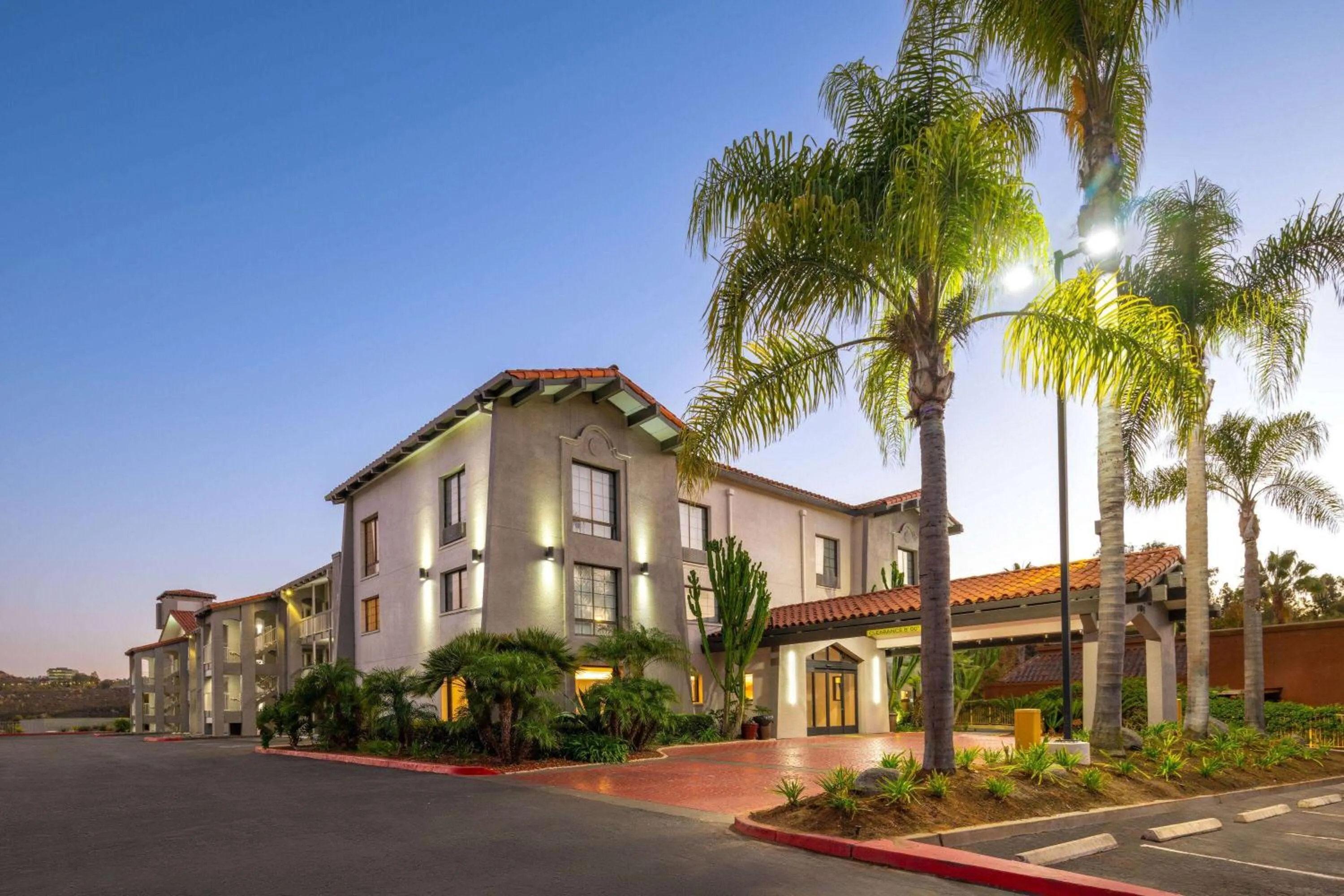 Property building in La Quinta Inn by Wyndham San Diego - Miramar