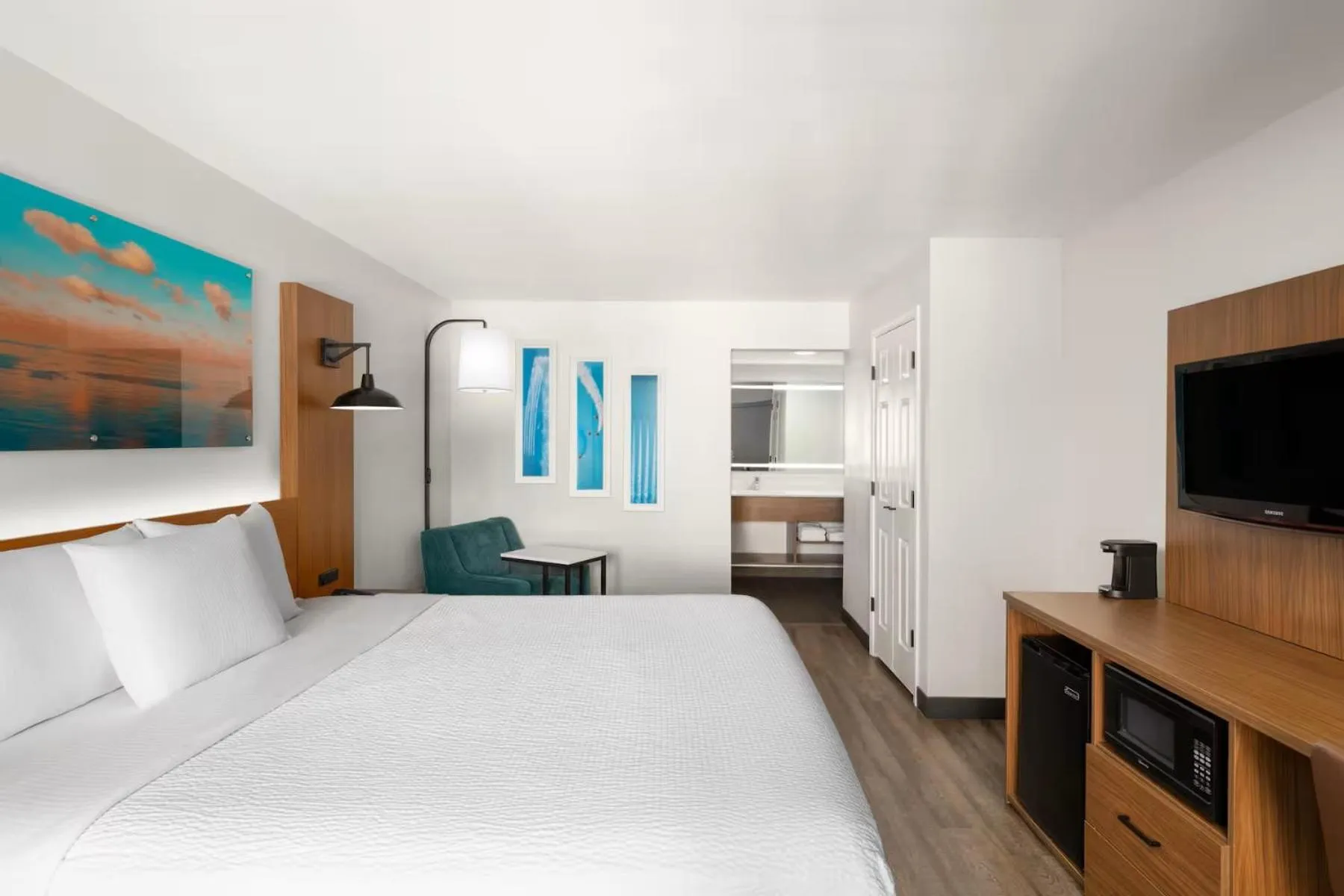 Bed in La Quinta Inn by Wyndham San Diego - Miramar