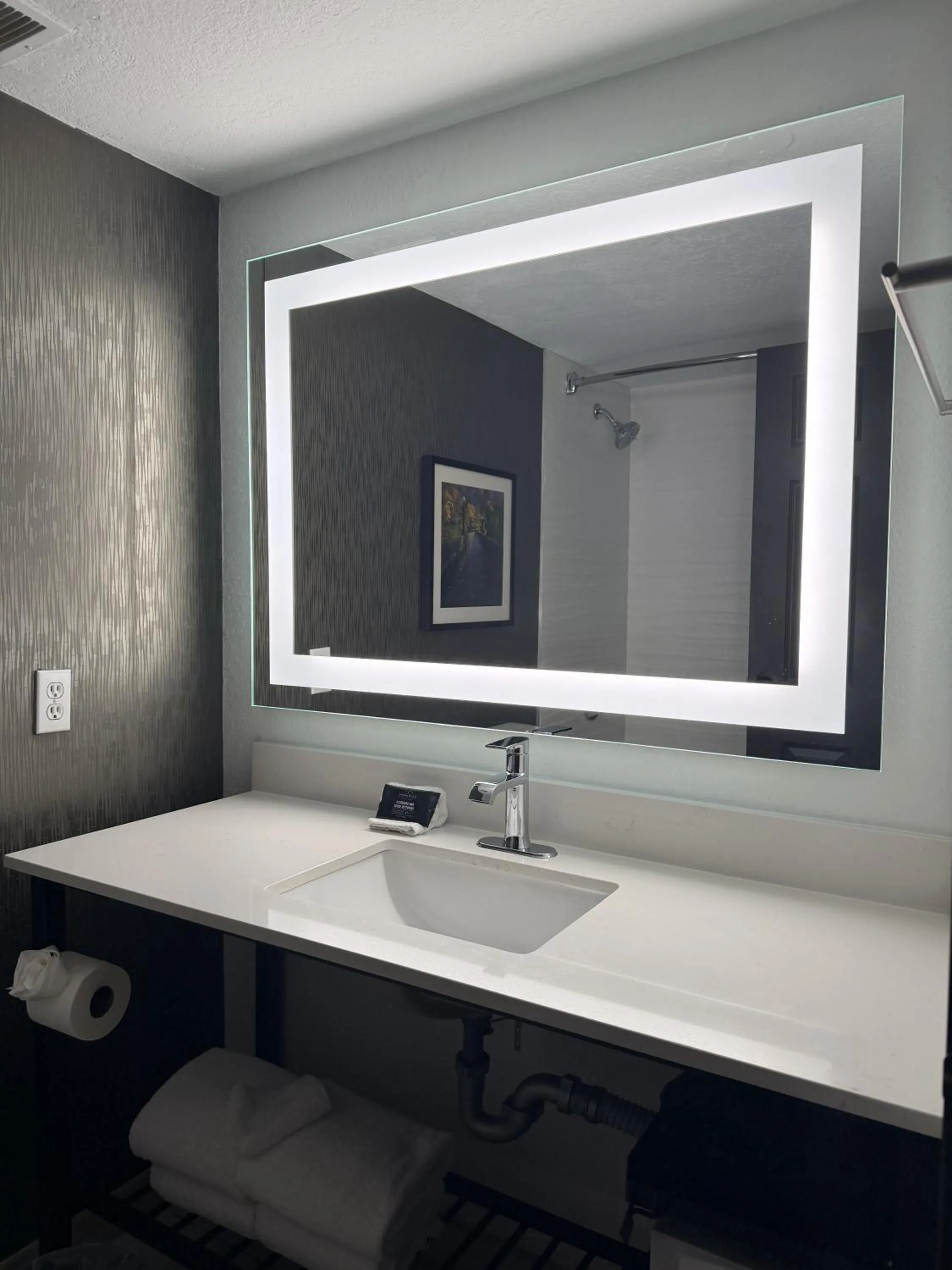 Bathroom in La Quinta by Wyndham Seattle Sea-Tac Airport