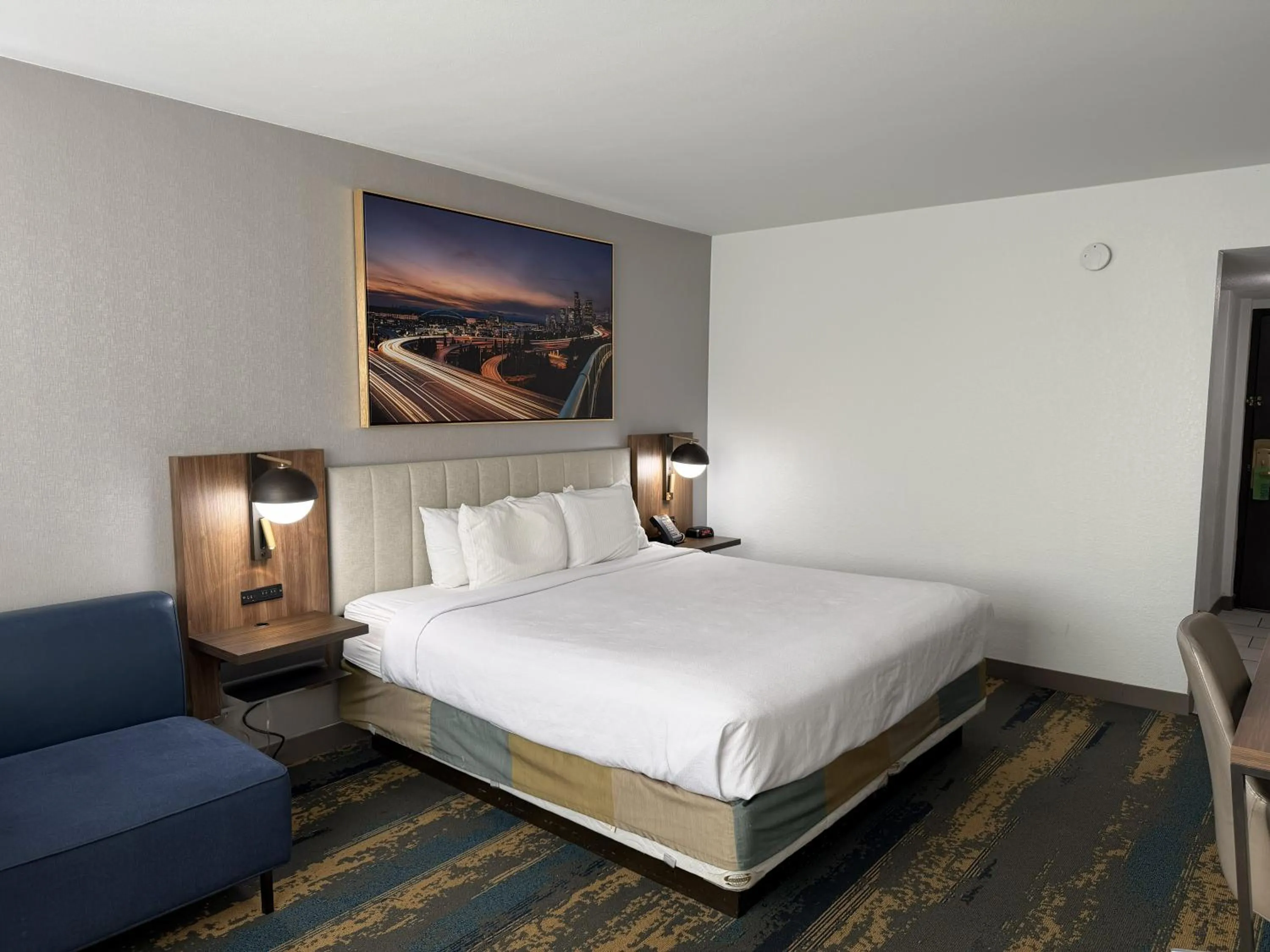 Bed in La Quinta by Wyndham Seattle Sea-Tac Airport