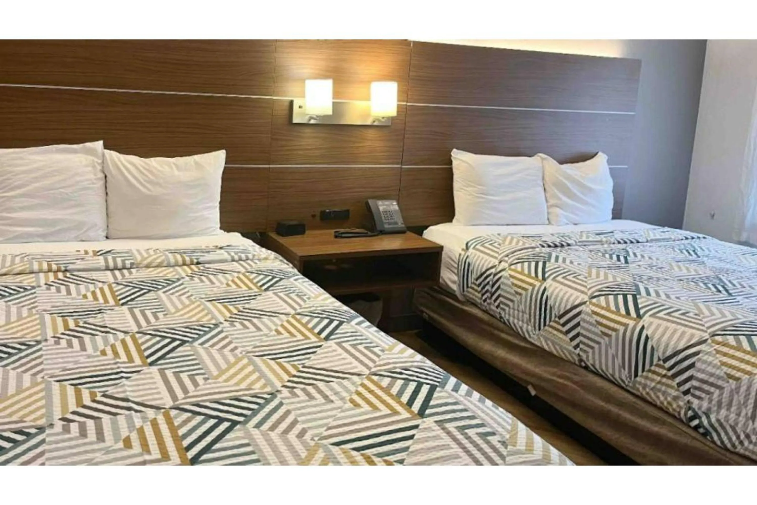 Bedroom, Bed in Motel 6 Phoenix, AZ Midtown