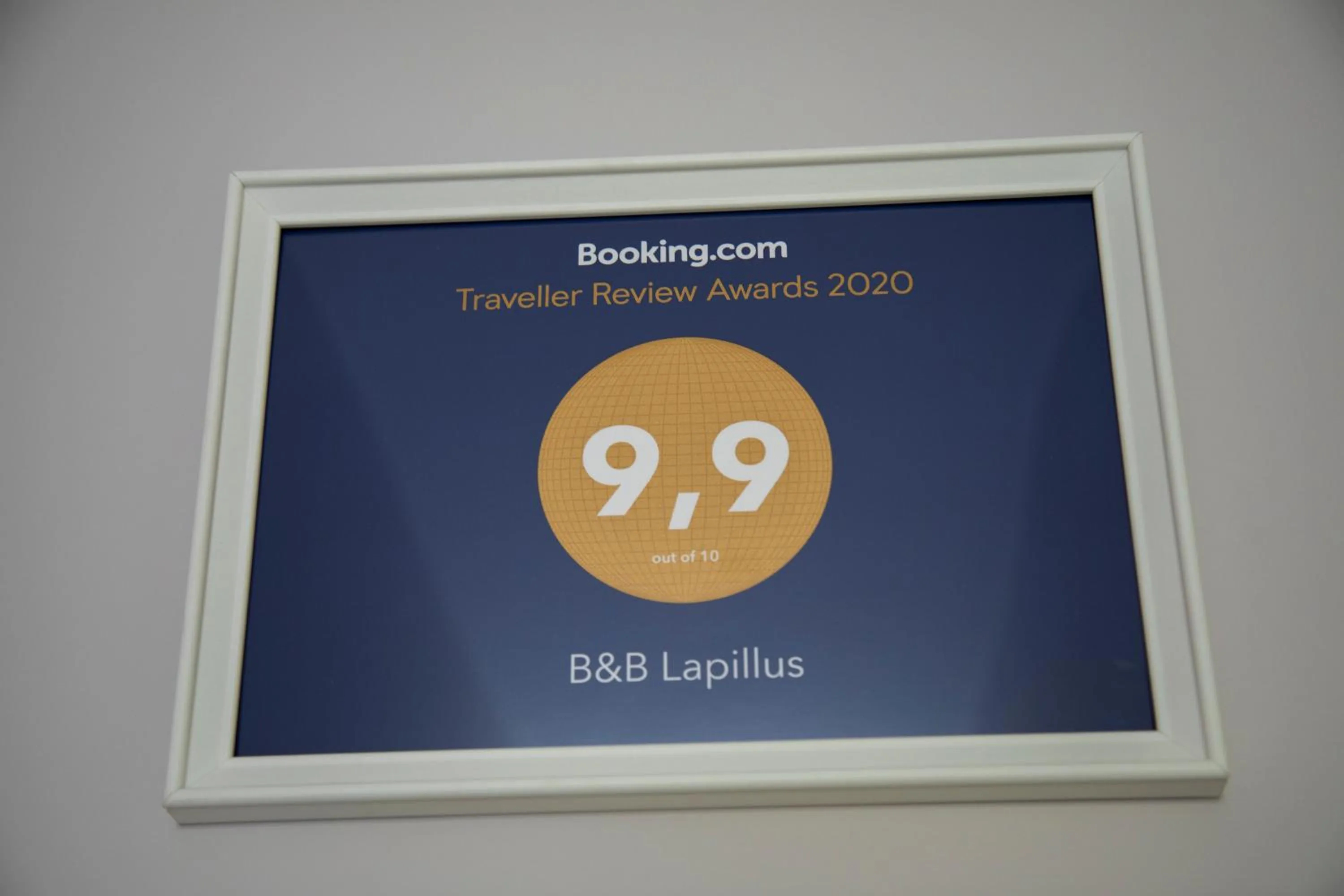 Decorative detail in B&B Lapillus