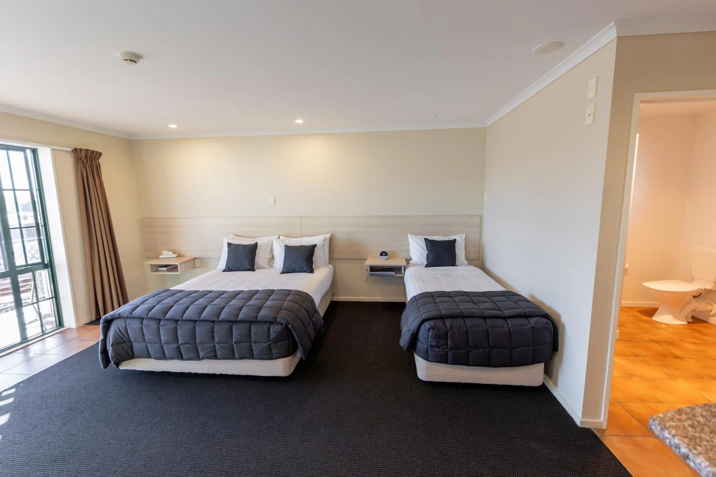 Bed in Lobster Inn Motel