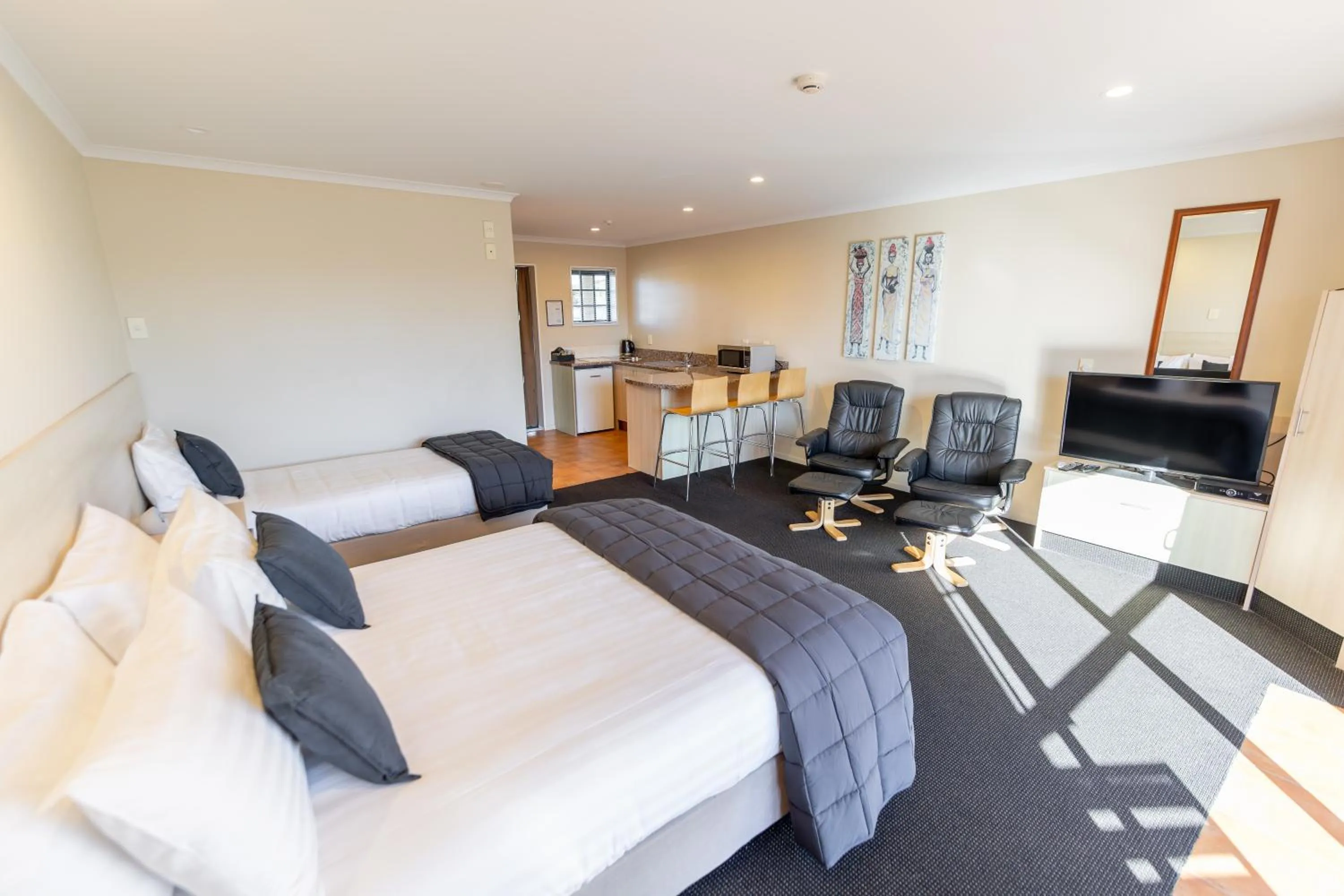 Bed in Lobster Inn Motel