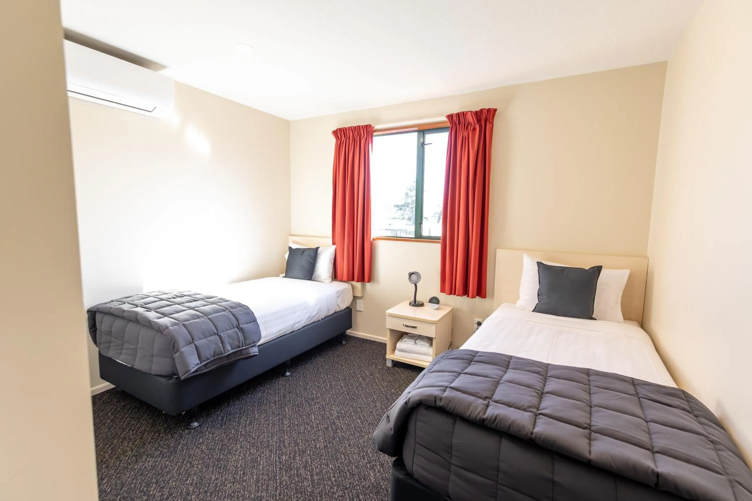 Bed in Lobster Inn Motel